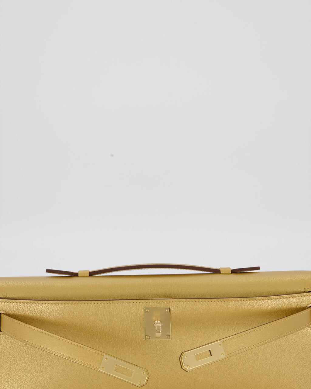 *SUPER RARE* Hermès Kelly Cut Bag in Doré Chévre Chamkila Leather with Permabrass Hardware