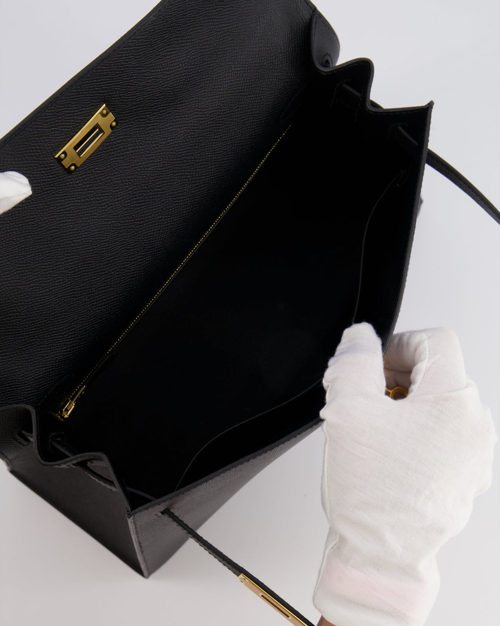 Hermès Kelly 32 Sellier Bag in Noir Epsom Leather with Gold Hardware