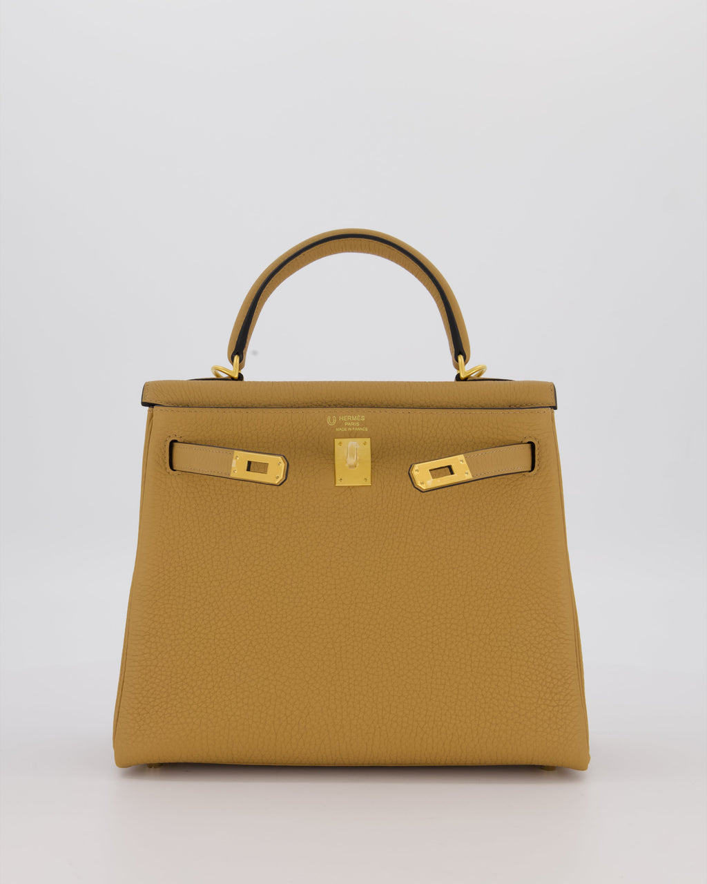 *SUPER RARE* Hermès HSS Kelly 25 Retourne Verso Bag in Chai Togo Leather with Brushed Gold Hardware and Rouge H Interior
