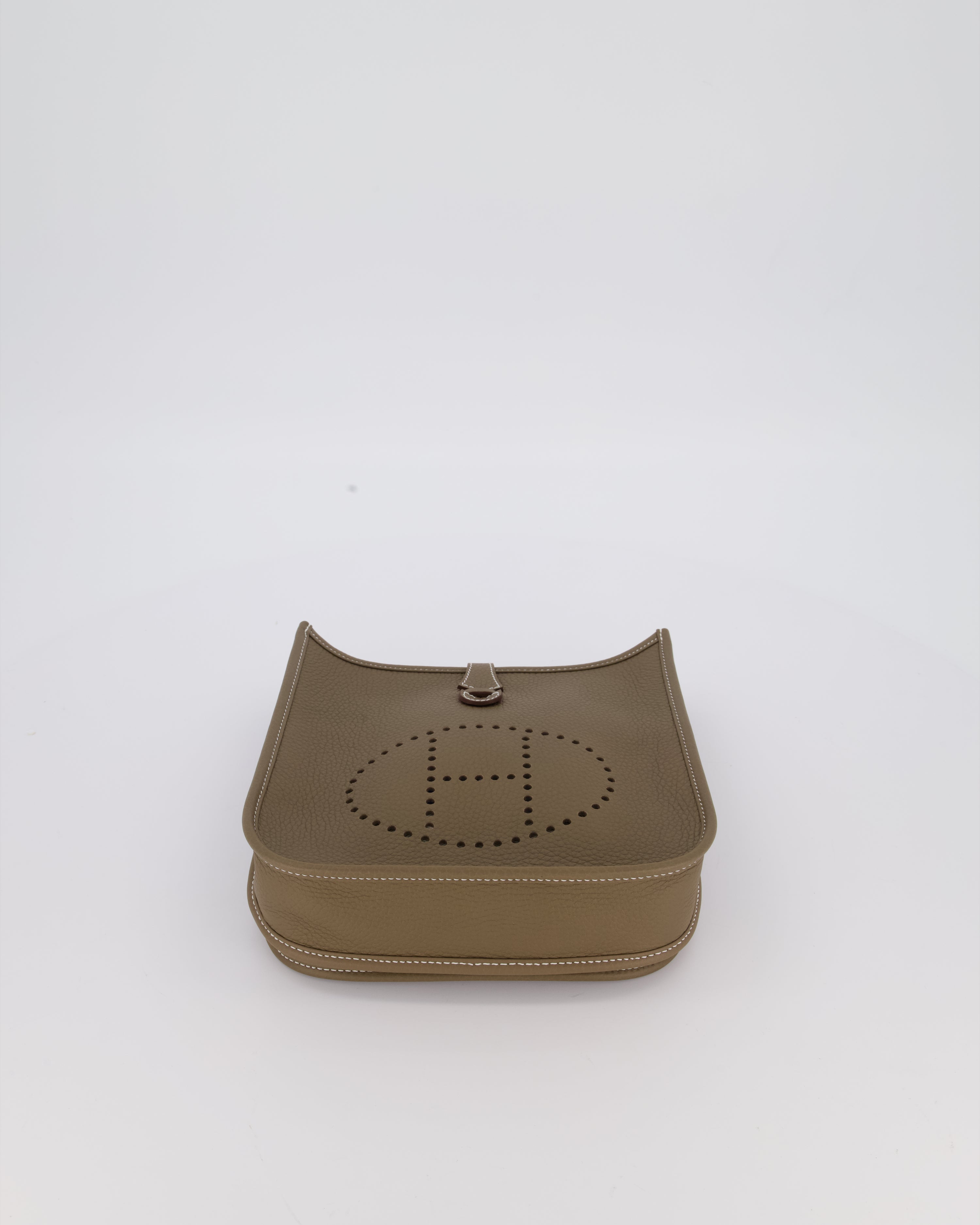 *HOT & RARE* Hermès Evelyne III 23 Bag in Etoupe Taurillon Clemence Leather with Gold Hardware