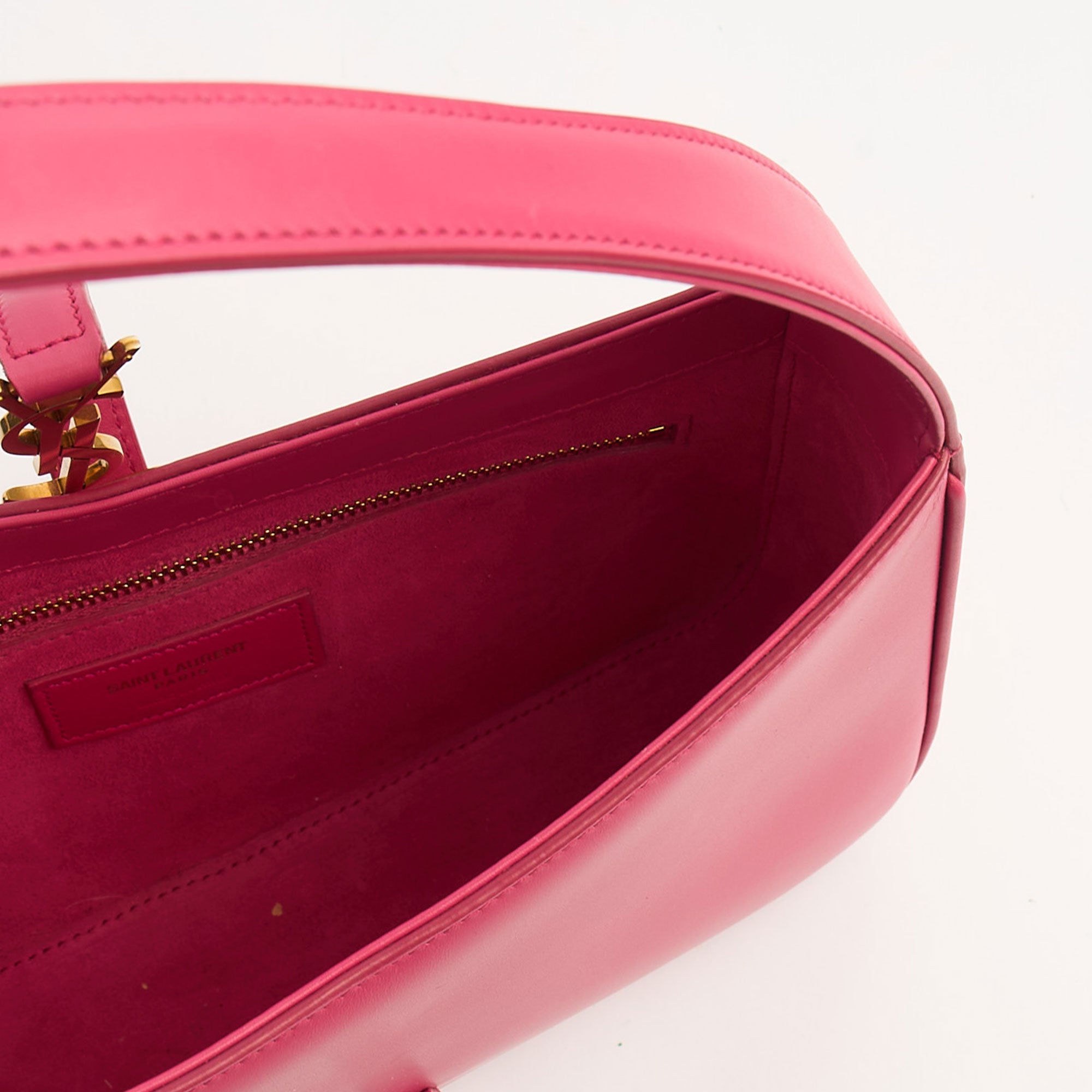 Saint Laurent Shoulder Bag Le 5 À 7 Hobo in Pink, Calfskin Leather