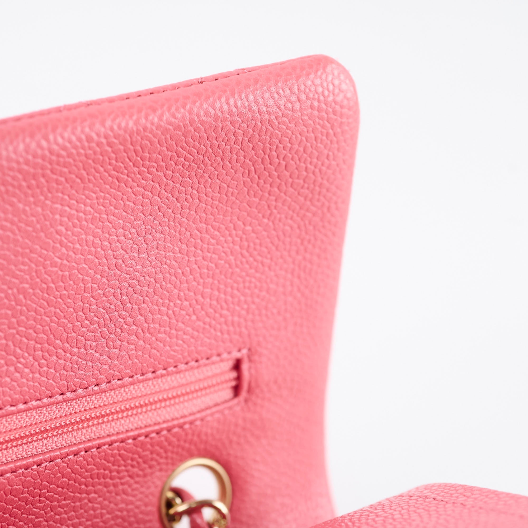 Chanel Caviar Medium Medium/Large Classic Flap Iridescent Pink