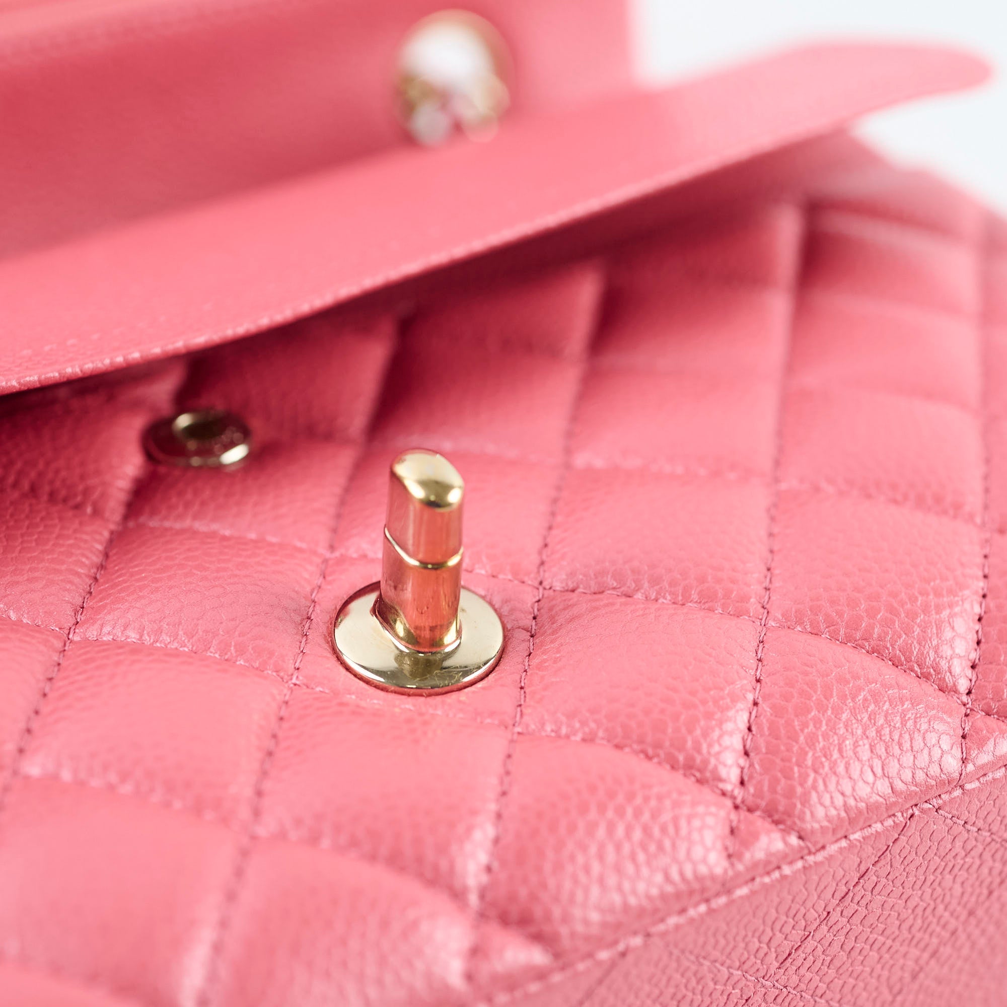 Chanel Caviar Medium Medium/Large Classic Flap Iridescent Pink