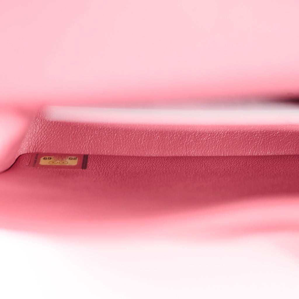 Chanel Caviar Medium Medium/Large Classic Flap Iridescent Pink