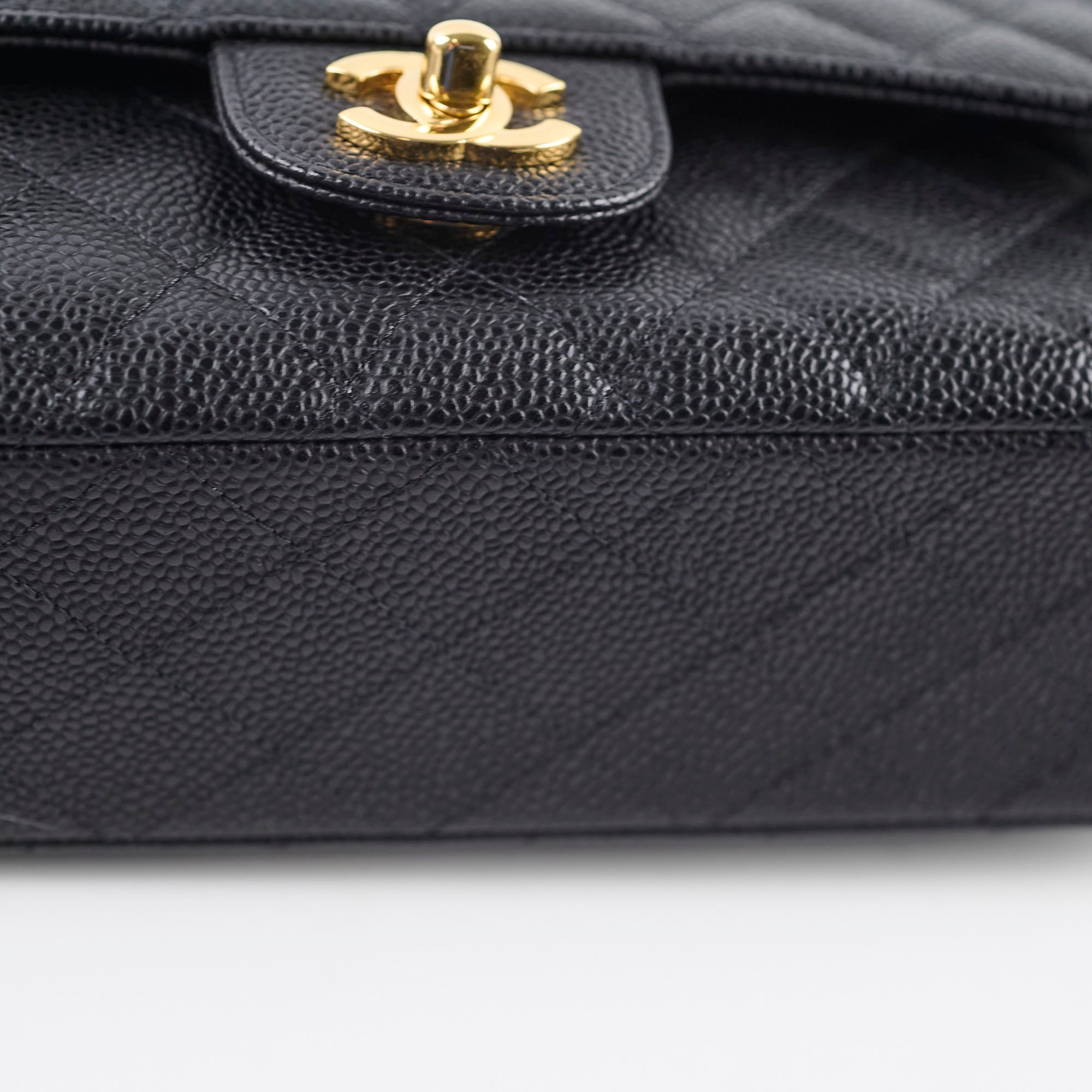 Chanel Caviar Medium Medium/Large Classic Flap Black