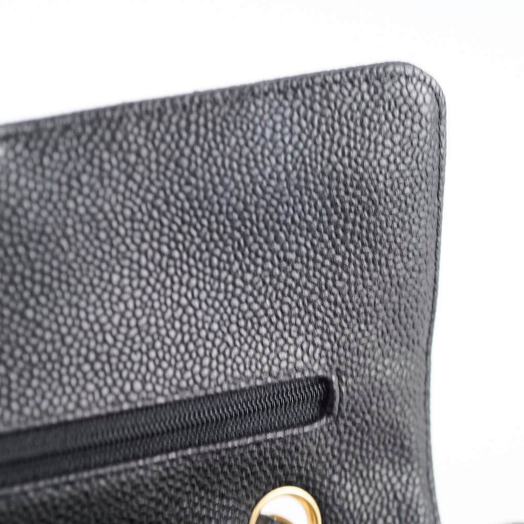 Chanel Caviar Medium Medium/Large Classic Flap Black