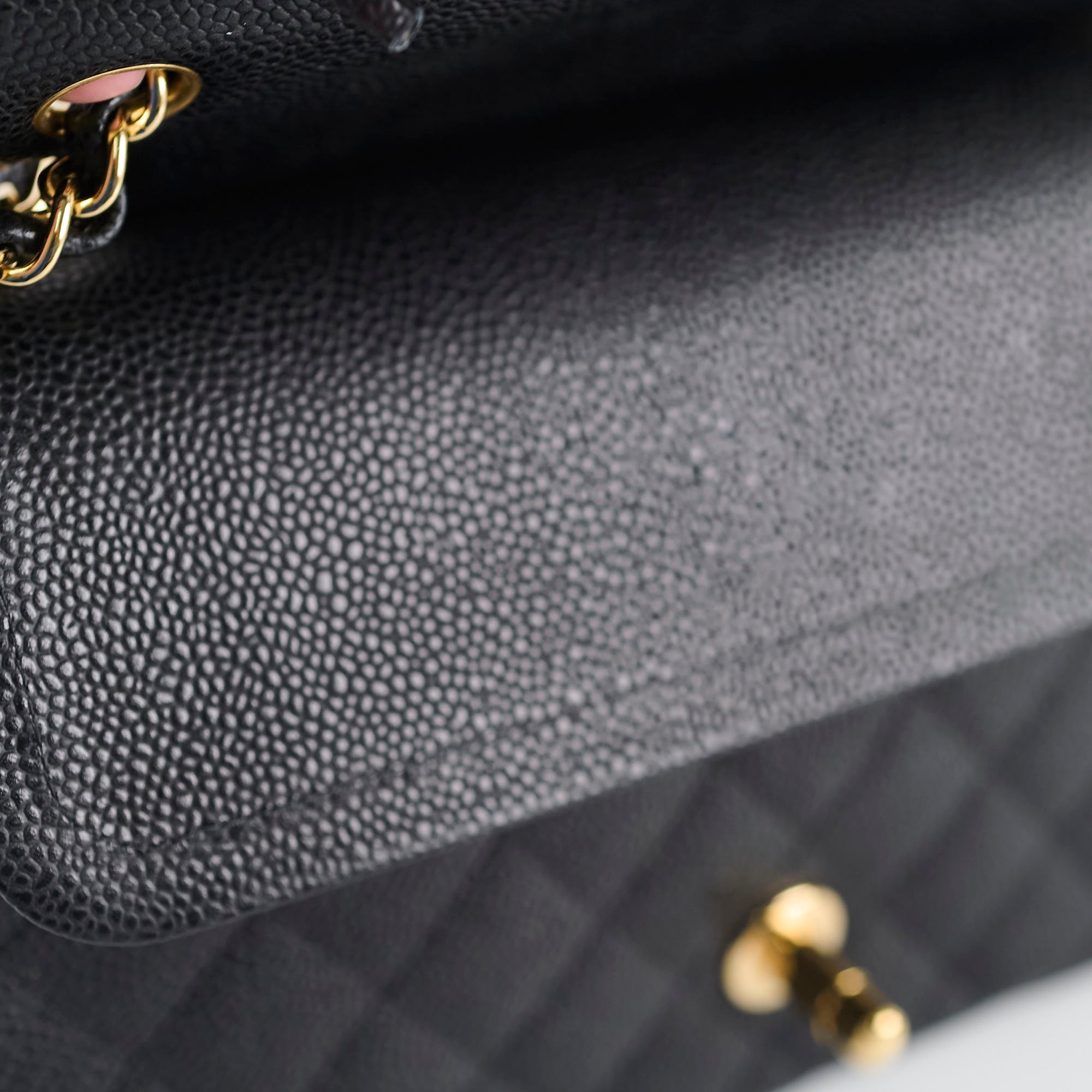 Chanel Caviar Medium Medium/Large Classic Flap Black
