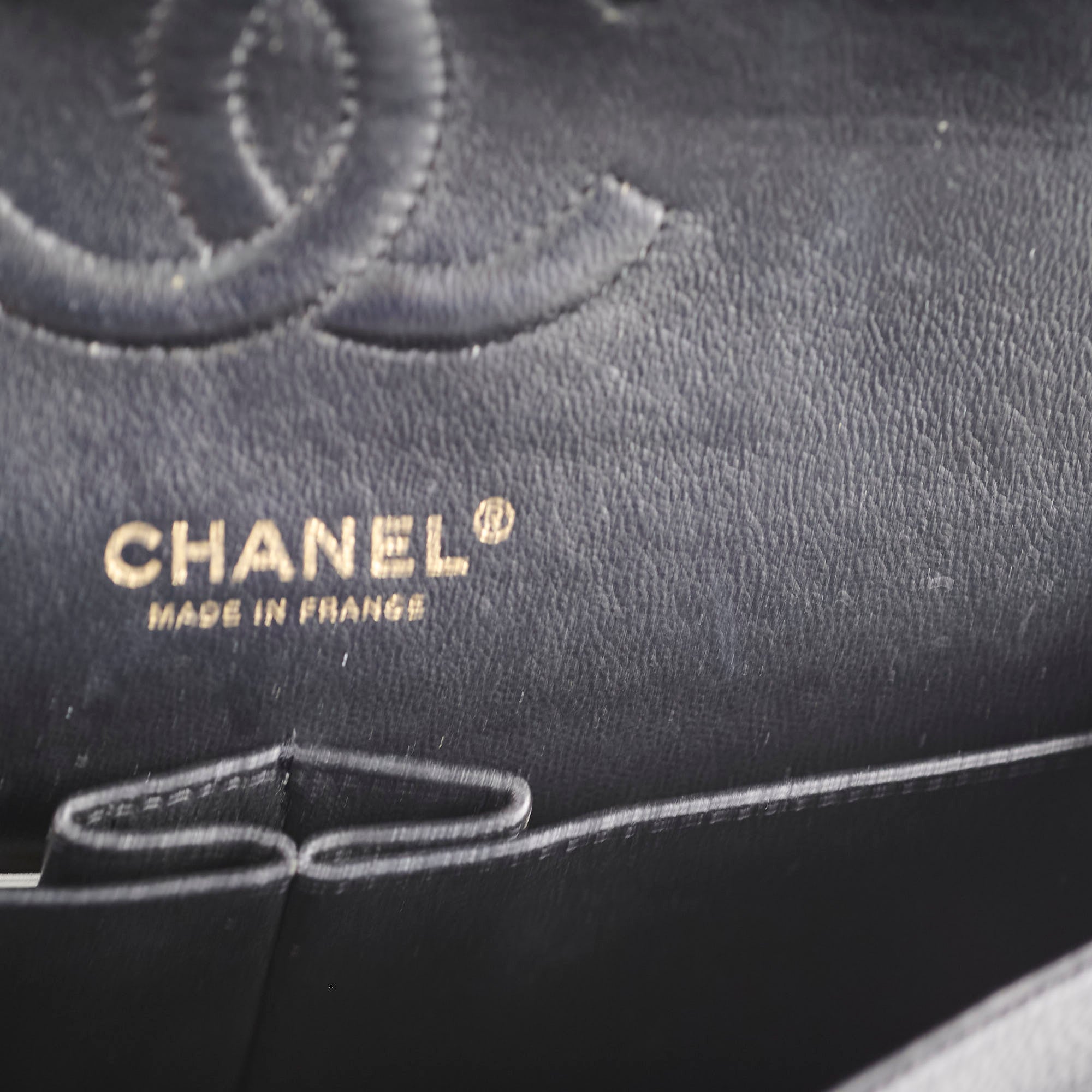 Chanel Caviar Medium Medium/Large Classic Flap Black