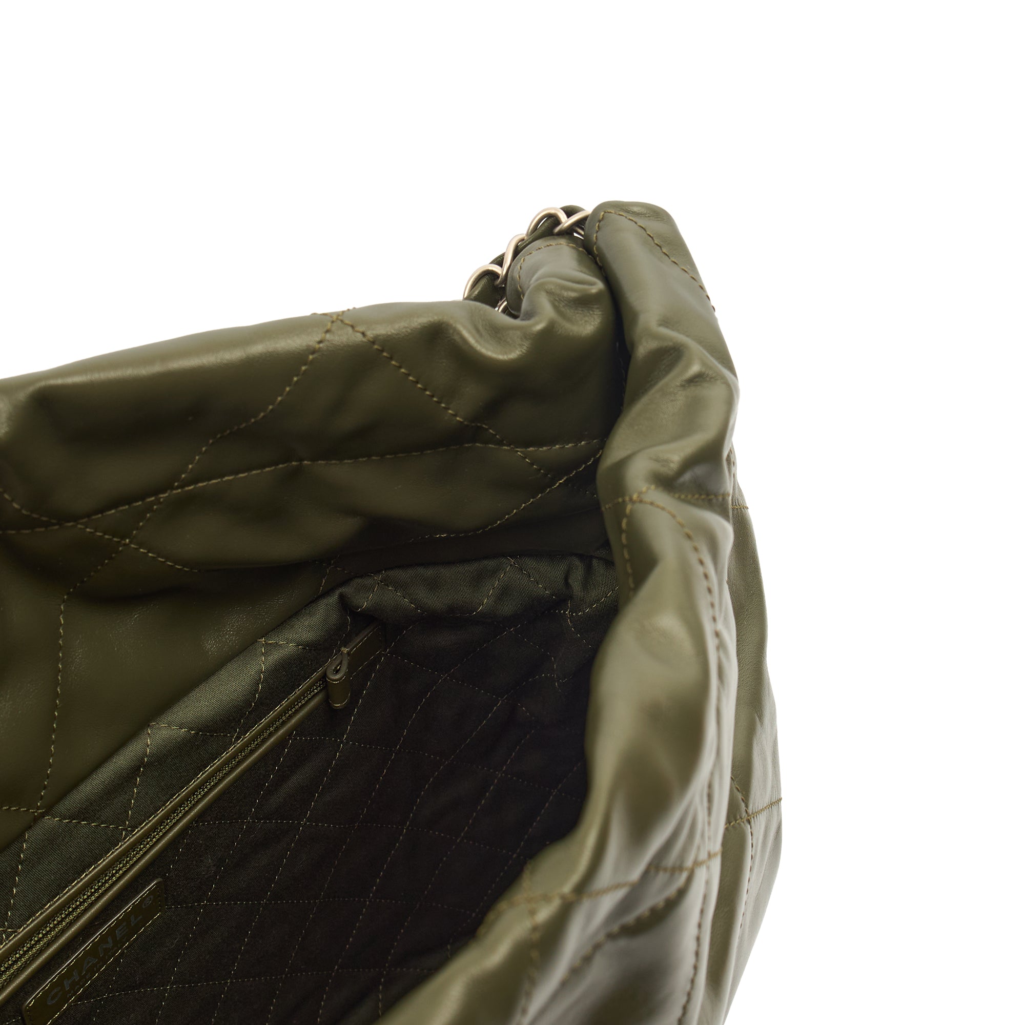 Chanel Shoulder Bag Chanel 22 in Green, Calfskin Leather
