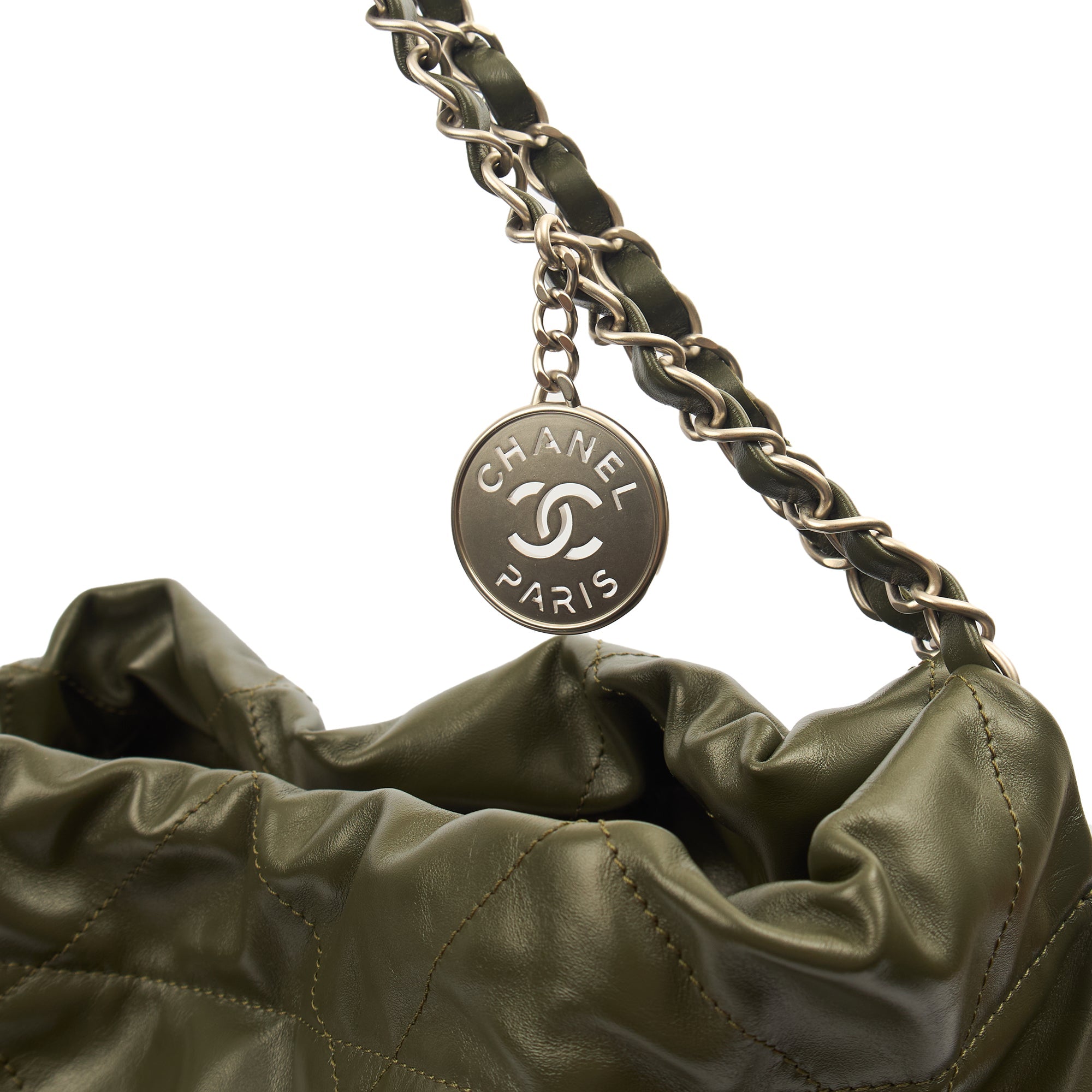 Chanel Shoulder Bag Chanel 22 in Green, Calfskin Leather