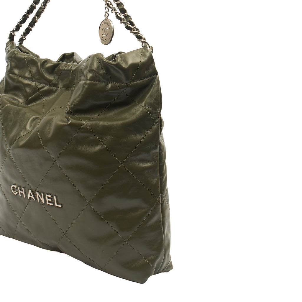 Chanel Shoulder Bag Chanel 22 in Green, Calfskin Leather