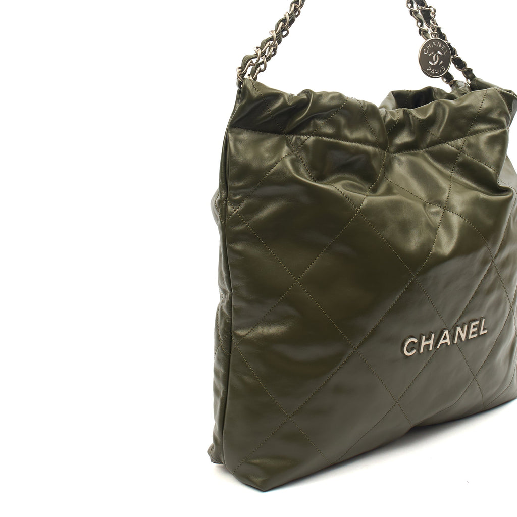 Chanel Shoulder Bag Chanel 22 in Green, Calfskin Leather