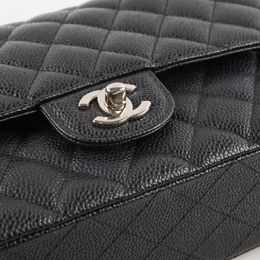 Chanel M/L Classic Flap Caviar Black