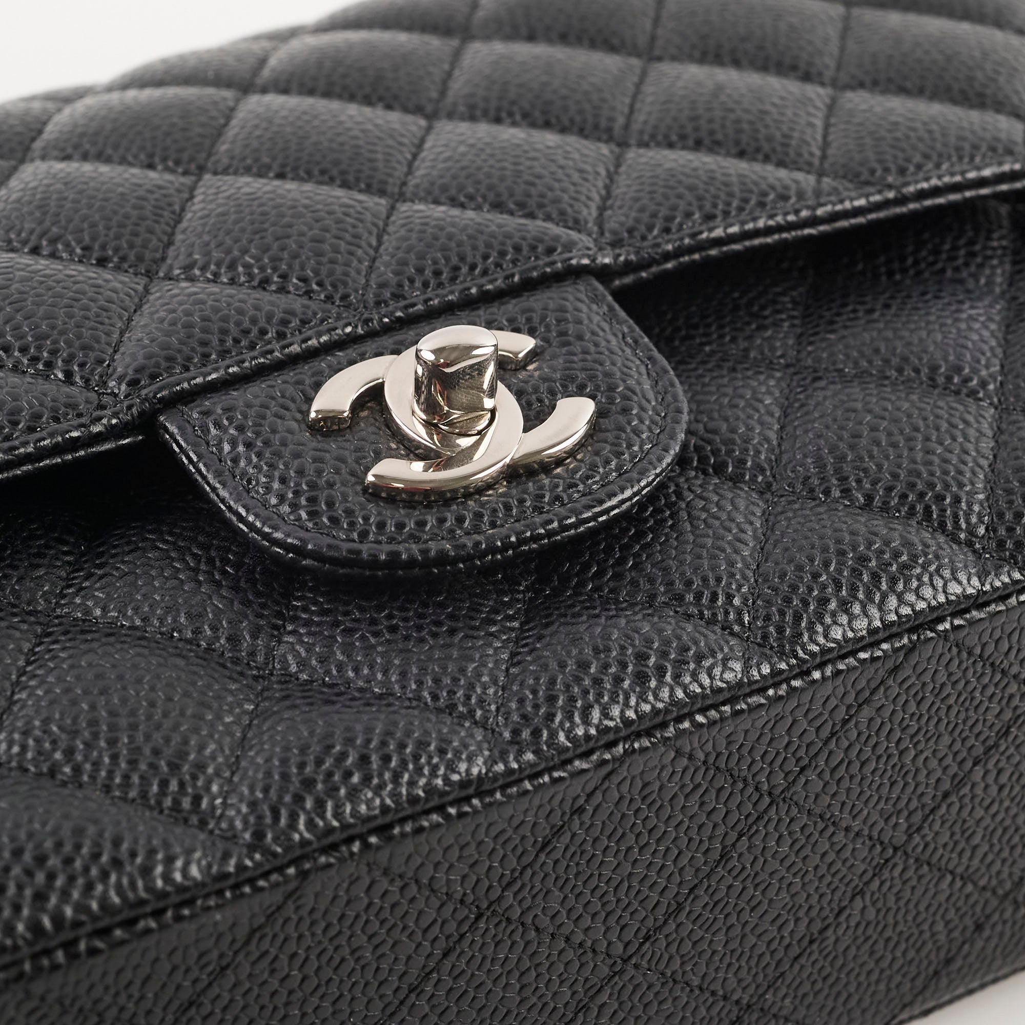 Chanel M/L Classic Flap Caviar Black