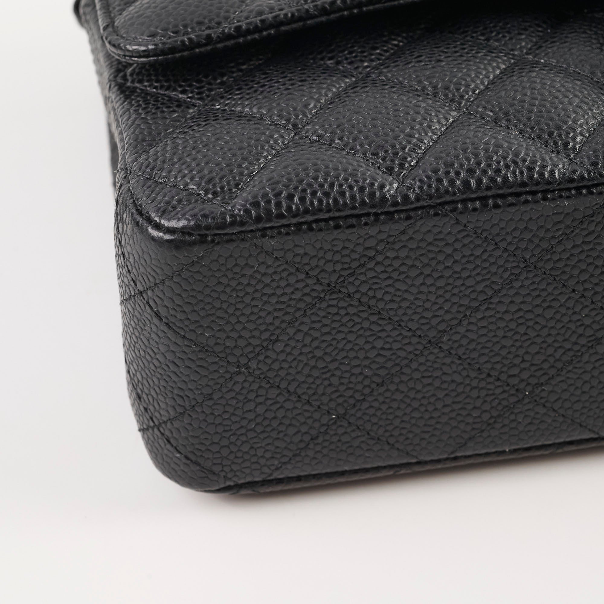 Chanel M/L Classic Flap Caviar Black