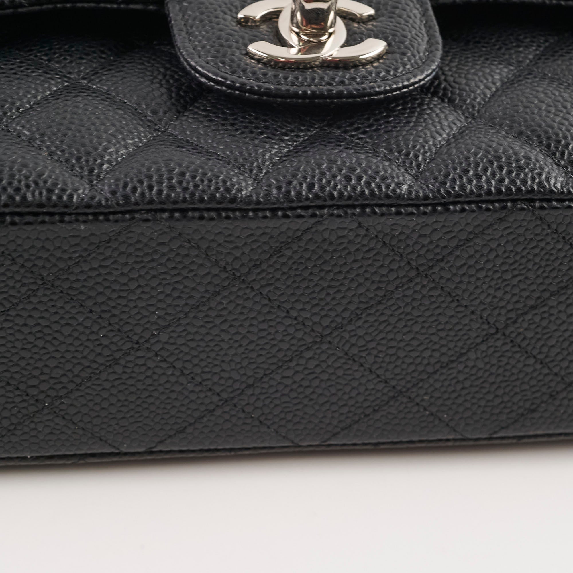 Chanel M/L Classic Flap Caviar Black