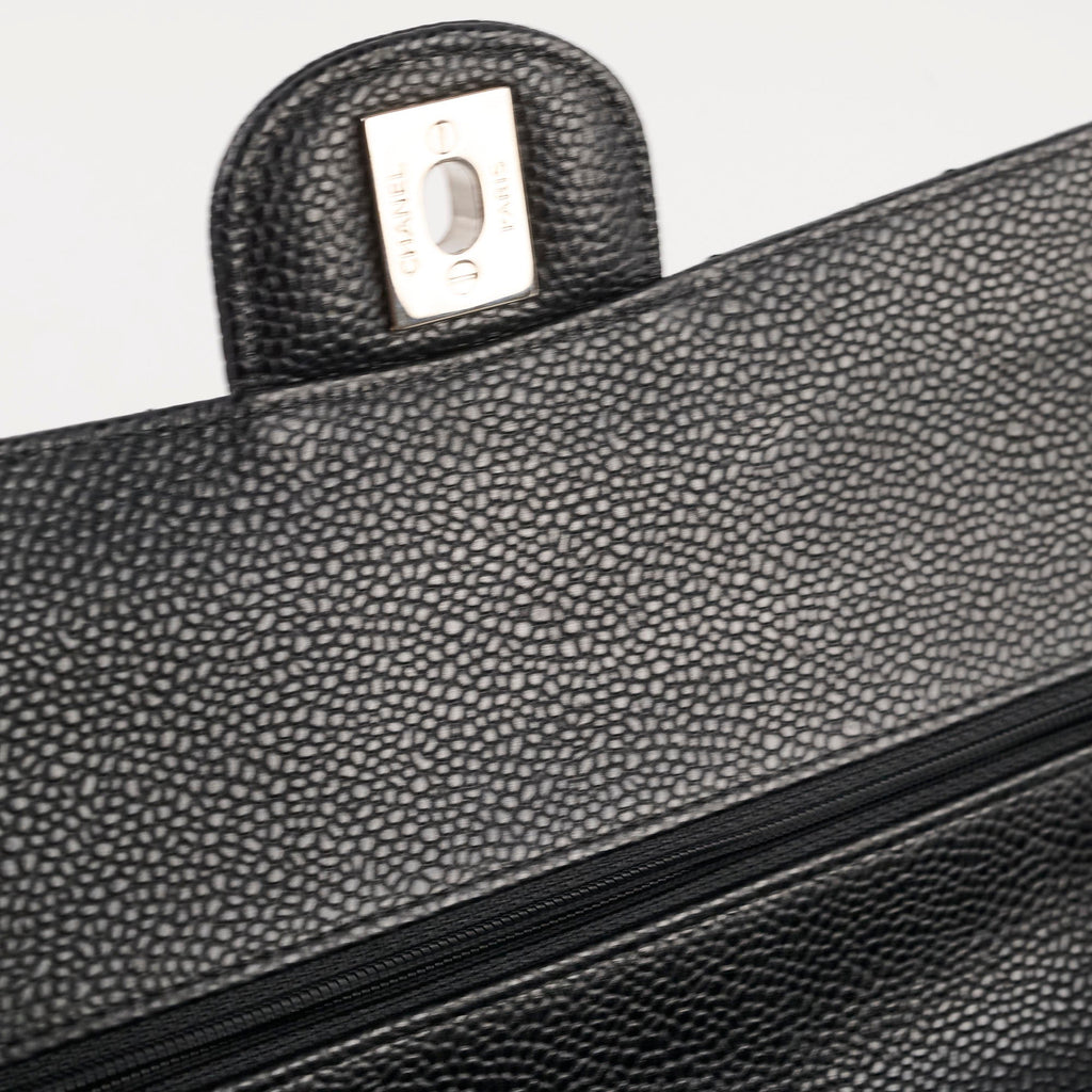 Chanel M/L Classic Flap Caviar Black