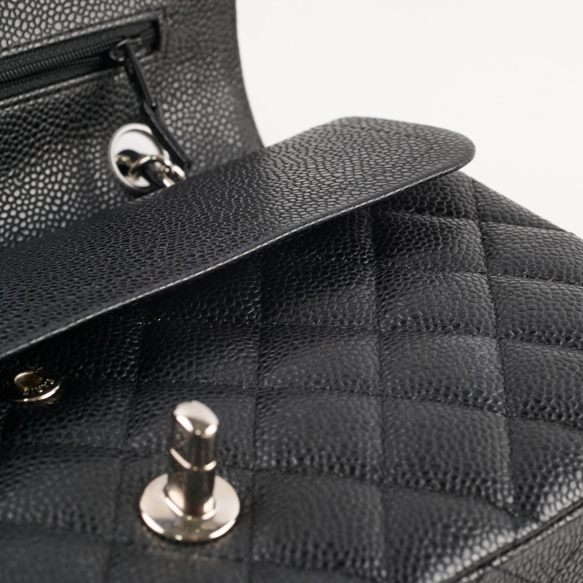 Chanel M/L Classic Flap Caviar Black
