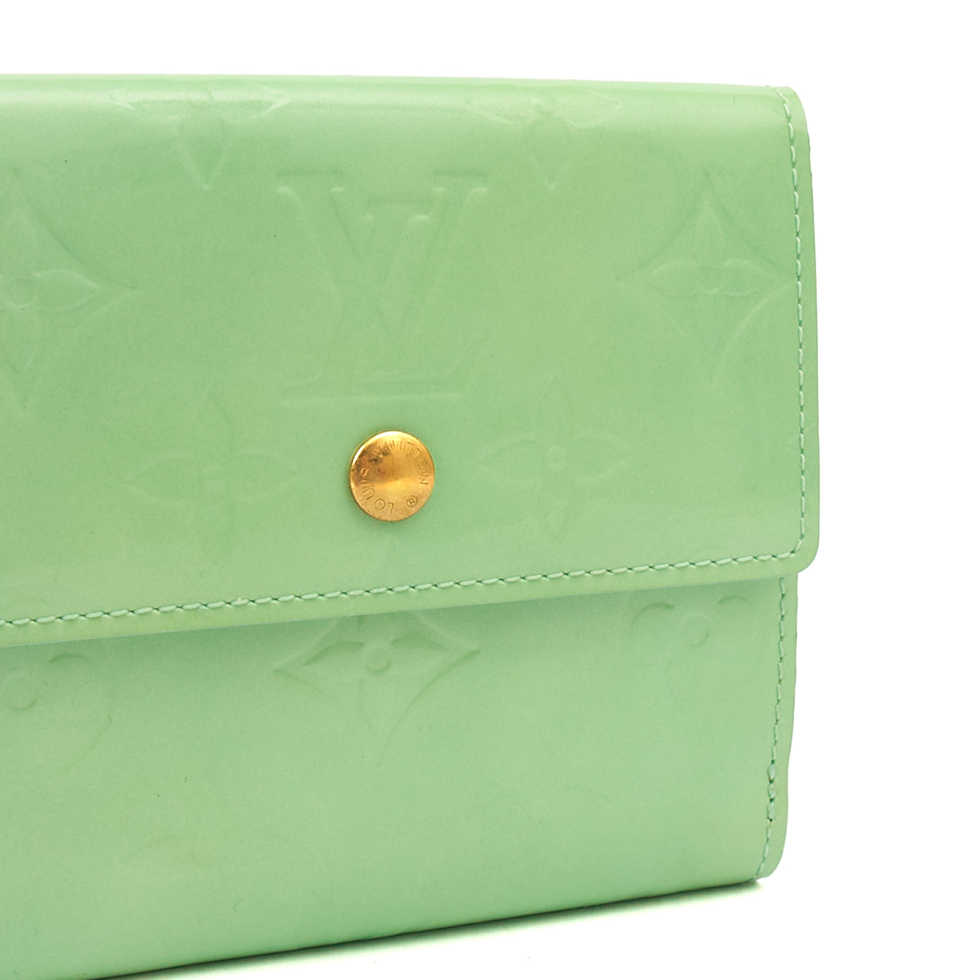 Louis Vuitton Wallet Wallet in Green, Patent Leather