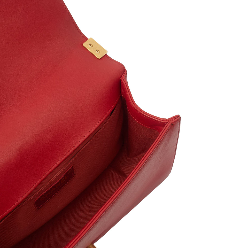 Chanel Shoulder Bag Boy - Medium in Red, Lambskin Leather
