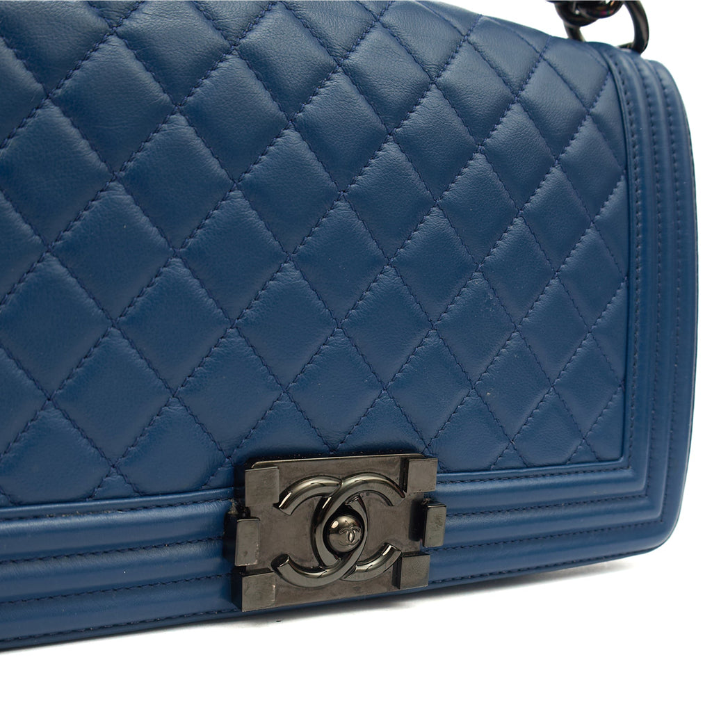 Chanel Shoulder Bag Boy - Medium in Blue, Leather