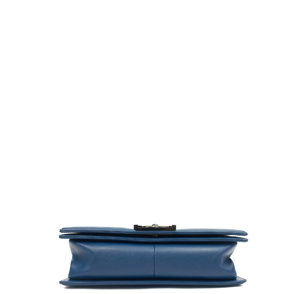 Chanel Shoulder Bag Boy - Medium in Blue, Leather