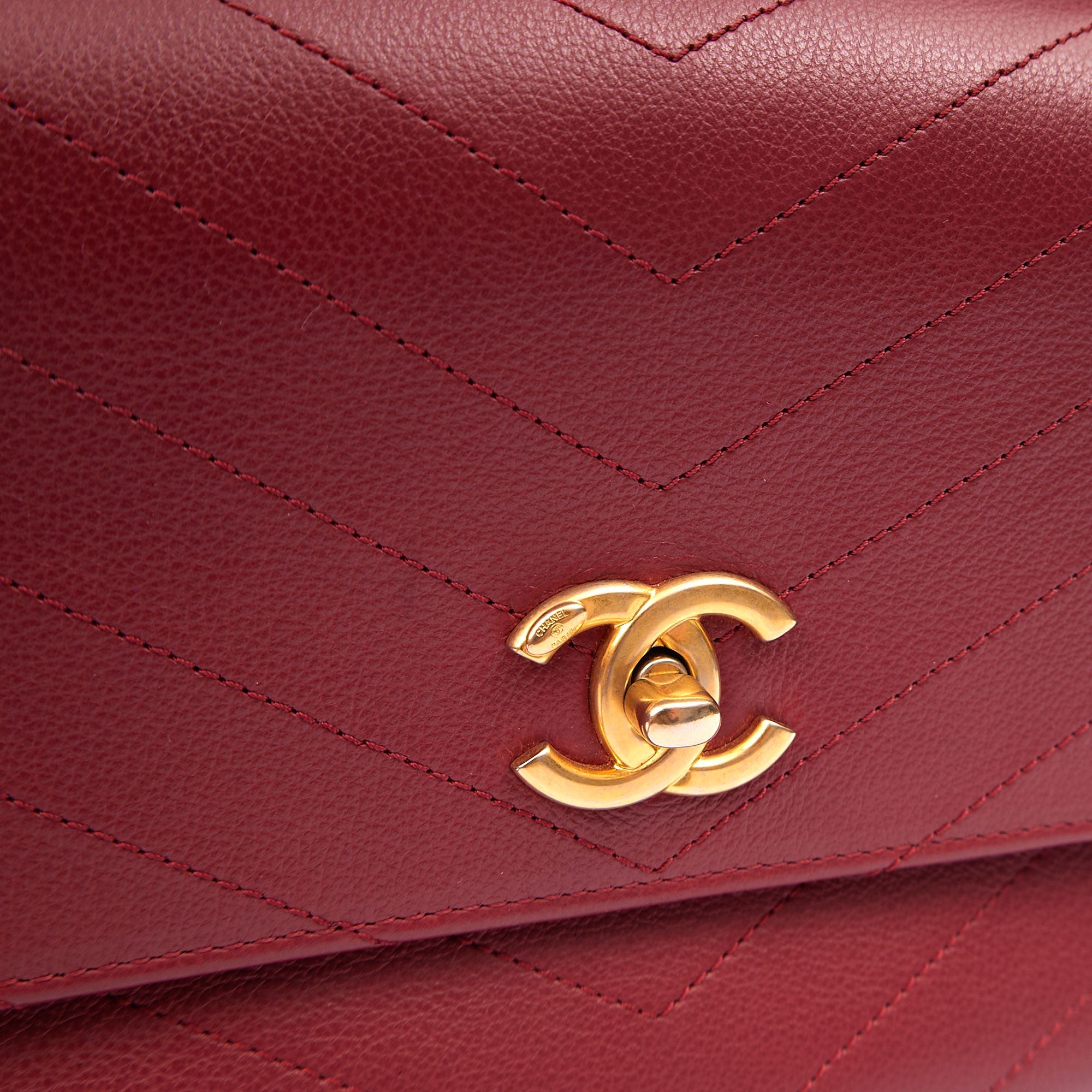 Chanel Top Handle Flap Bag With Top Handle in Red, Leather
