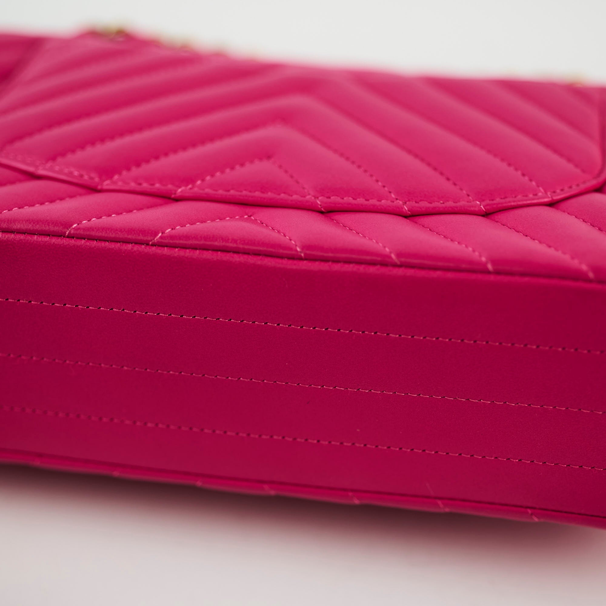 Chanel Medium/Large Classic Flap Chevron Lambskin Fuchsia Pink