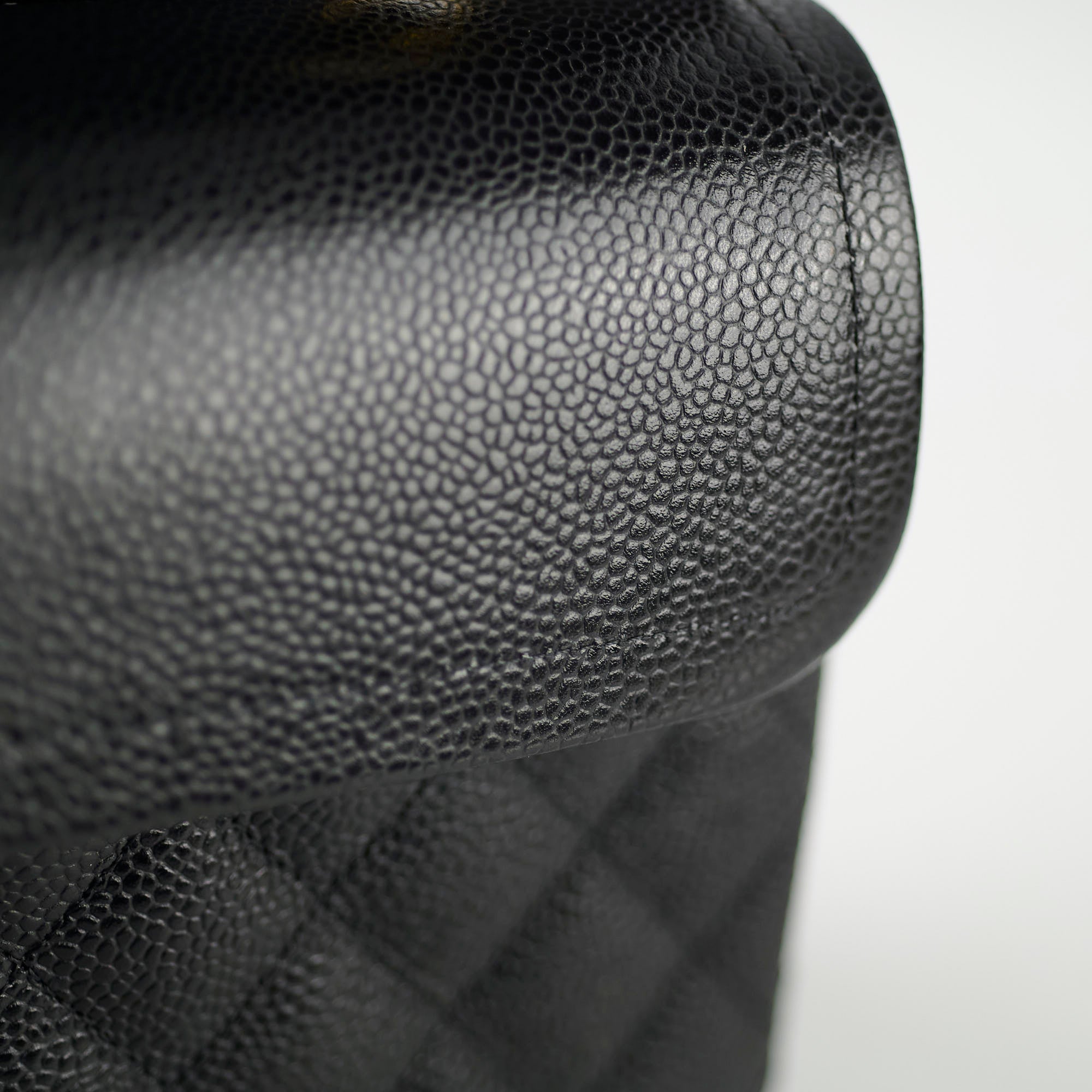 Chanel Medium Classic Flap Black Caviar GHW