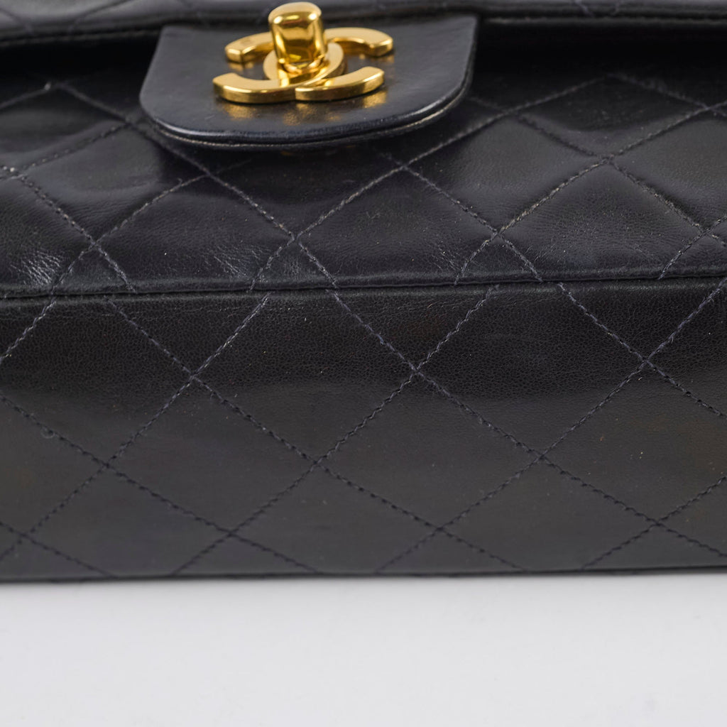 Chanel vintage small classic flap black