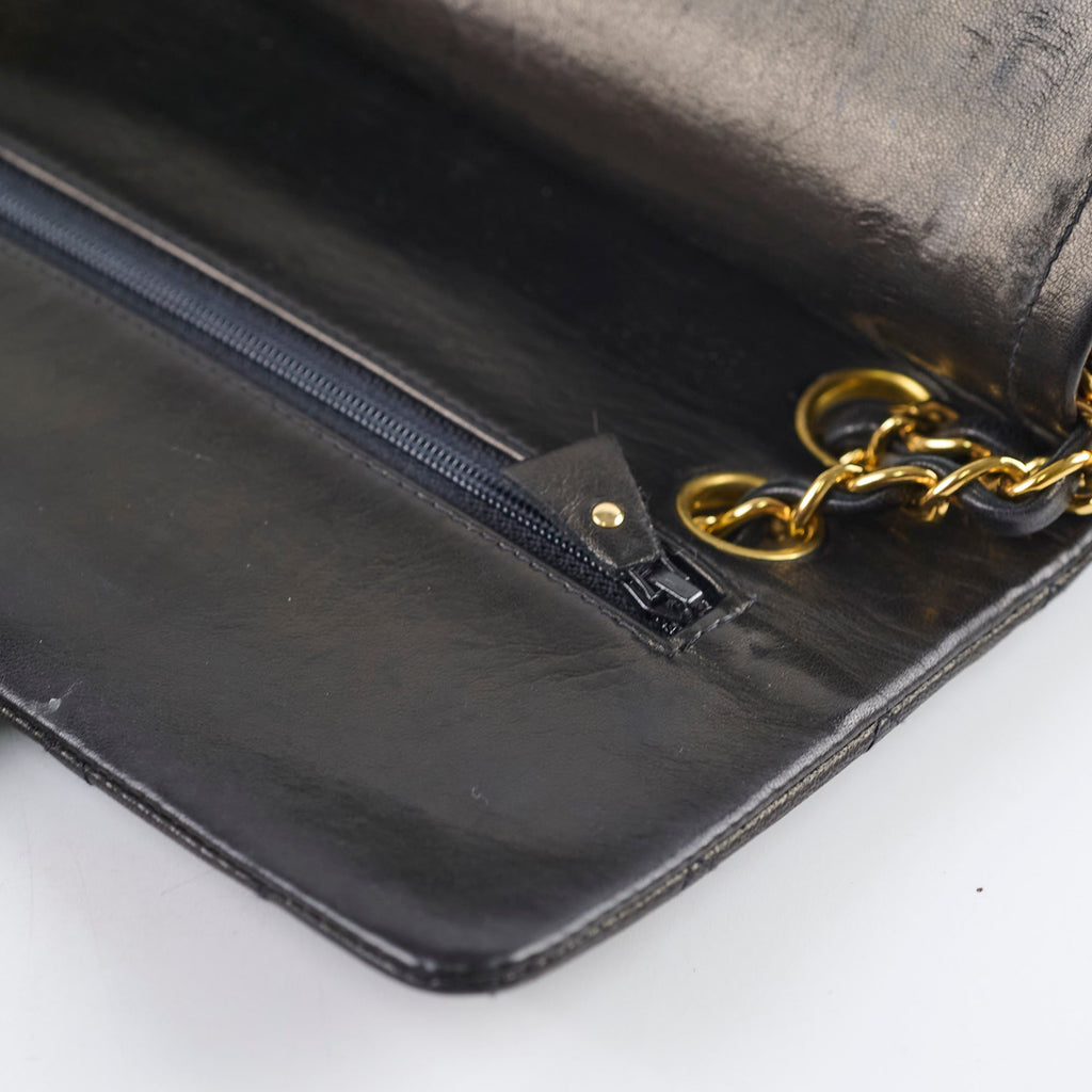 Chanel vintage small classic flap black