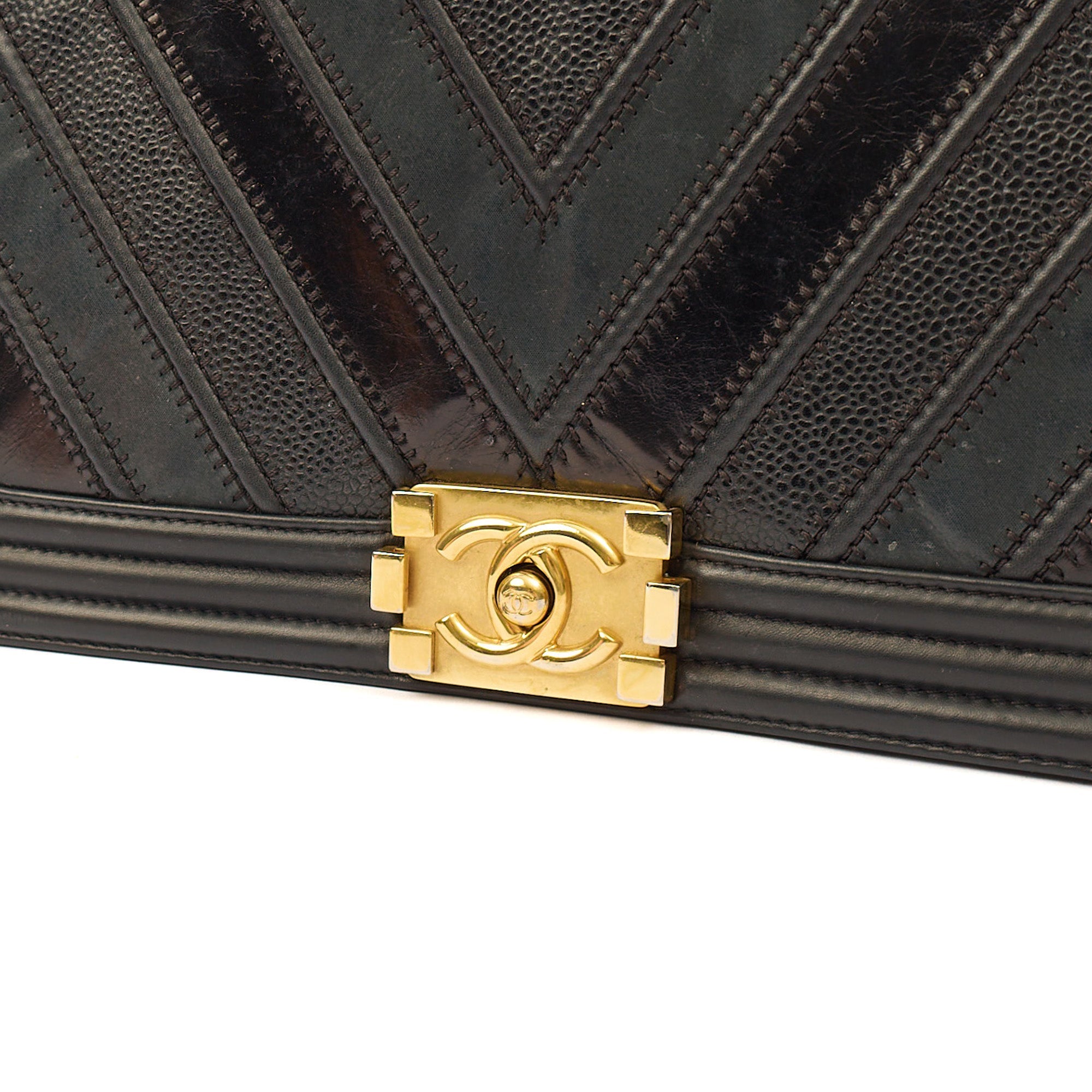 Chanel Shoulder Bag Boy - Medium in Black, Calfskin Leather