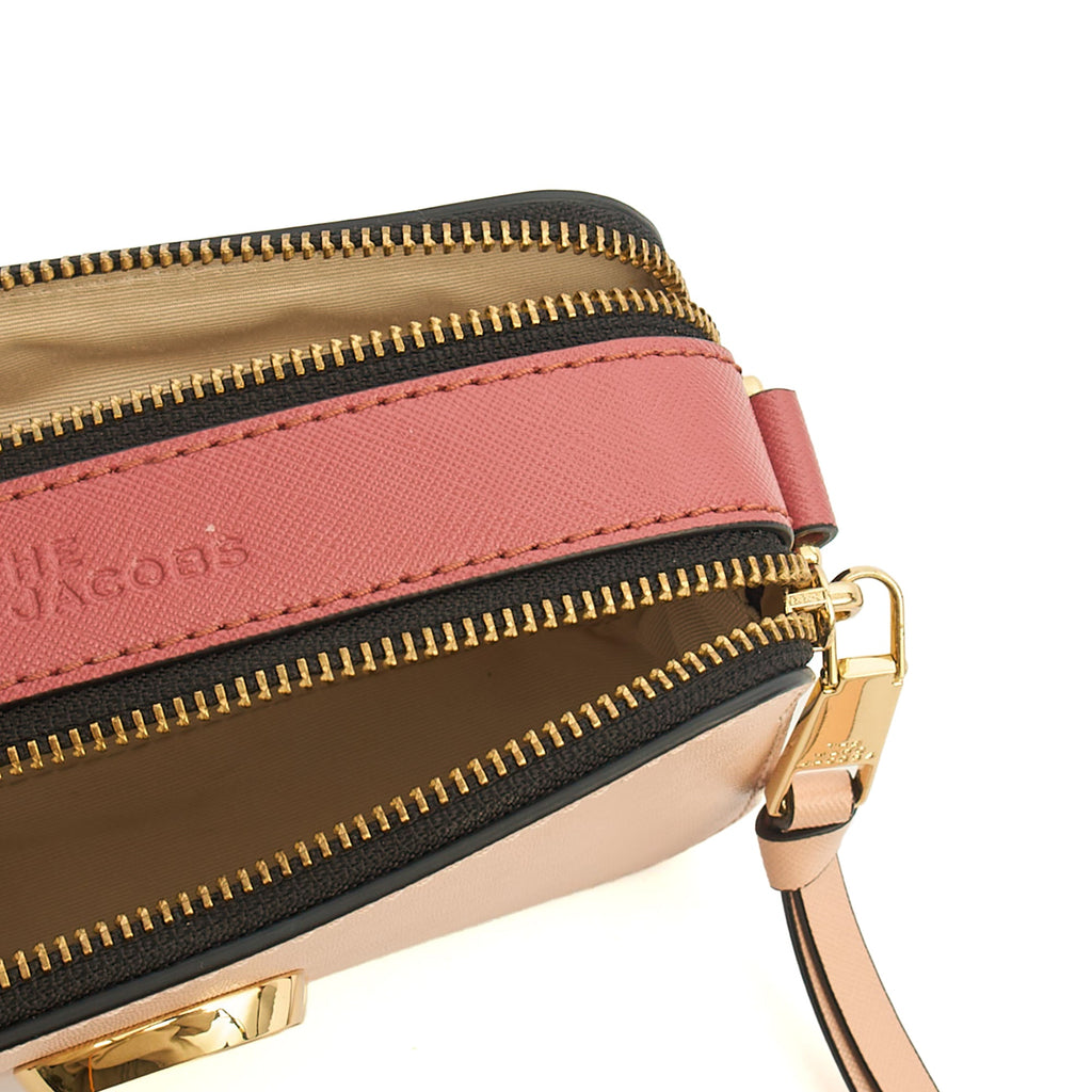Marc Jacobs Cross Body Snapshot in Pink, Leather