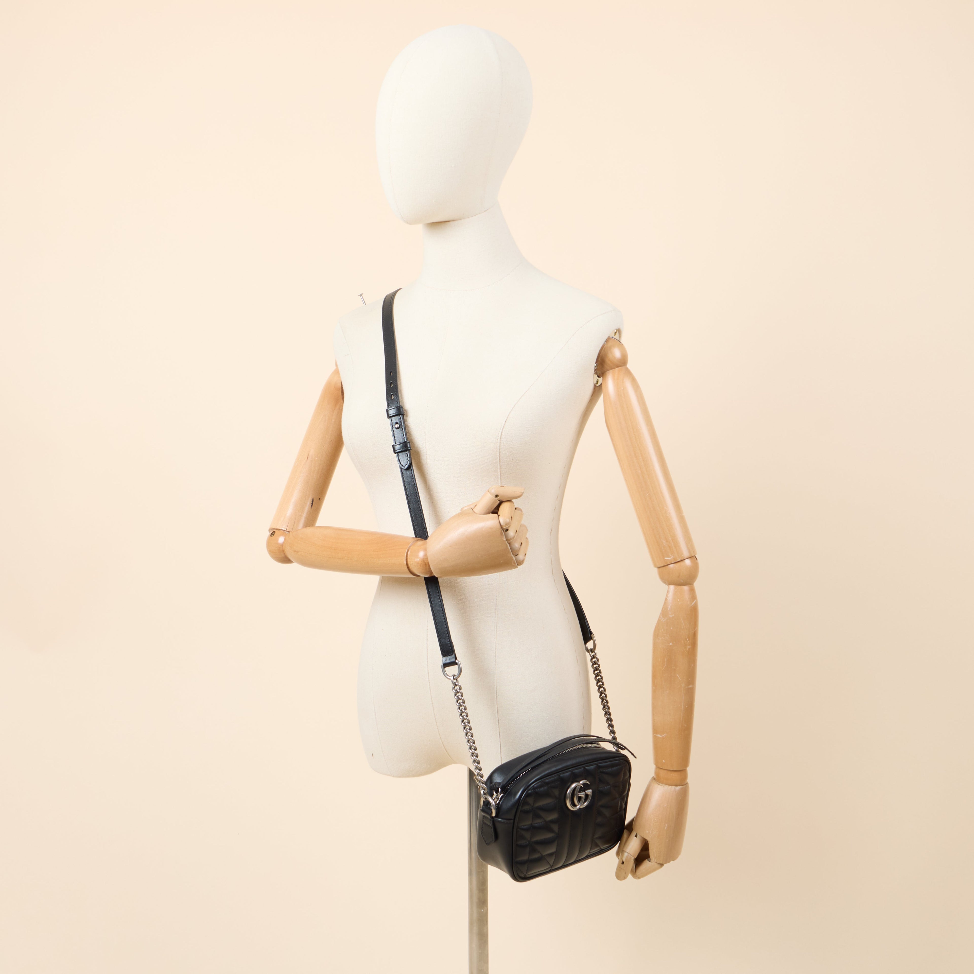 Gucci Cross Body Marmont Shoulder Bag - Mini in Black, Leather