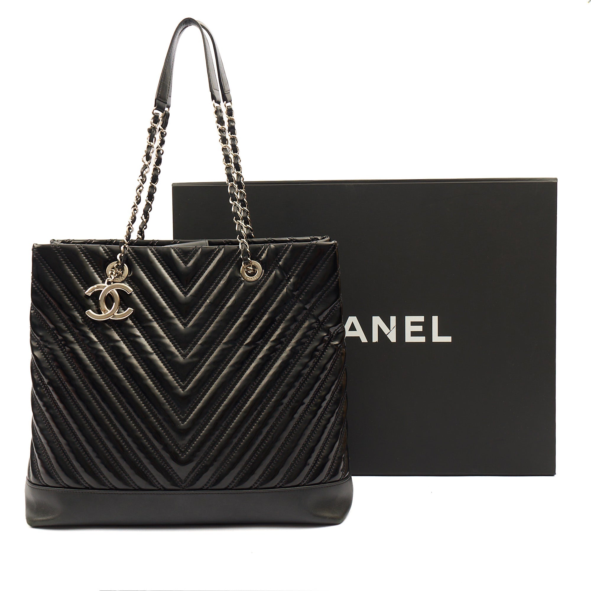 Chanel Tote in Black, Patent Leather