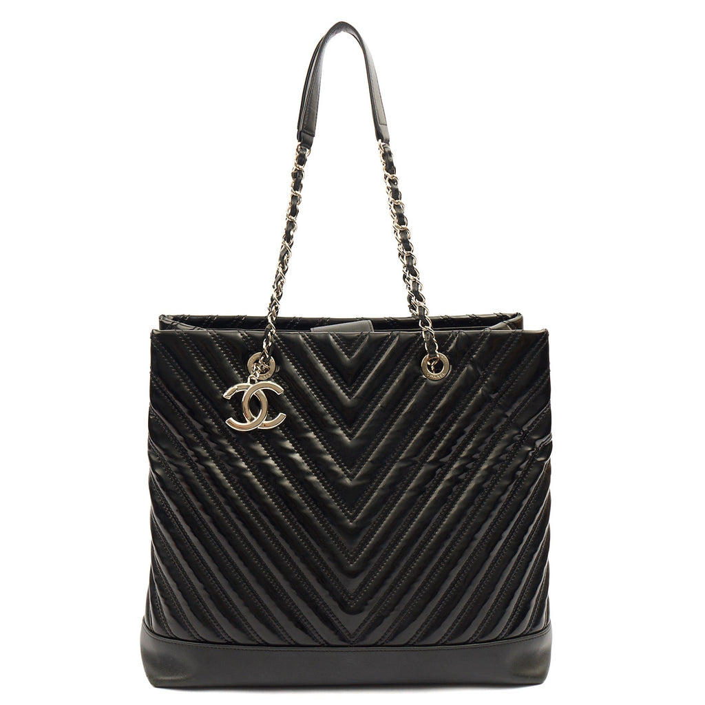 Chanel Tote in Black, Patent Leather