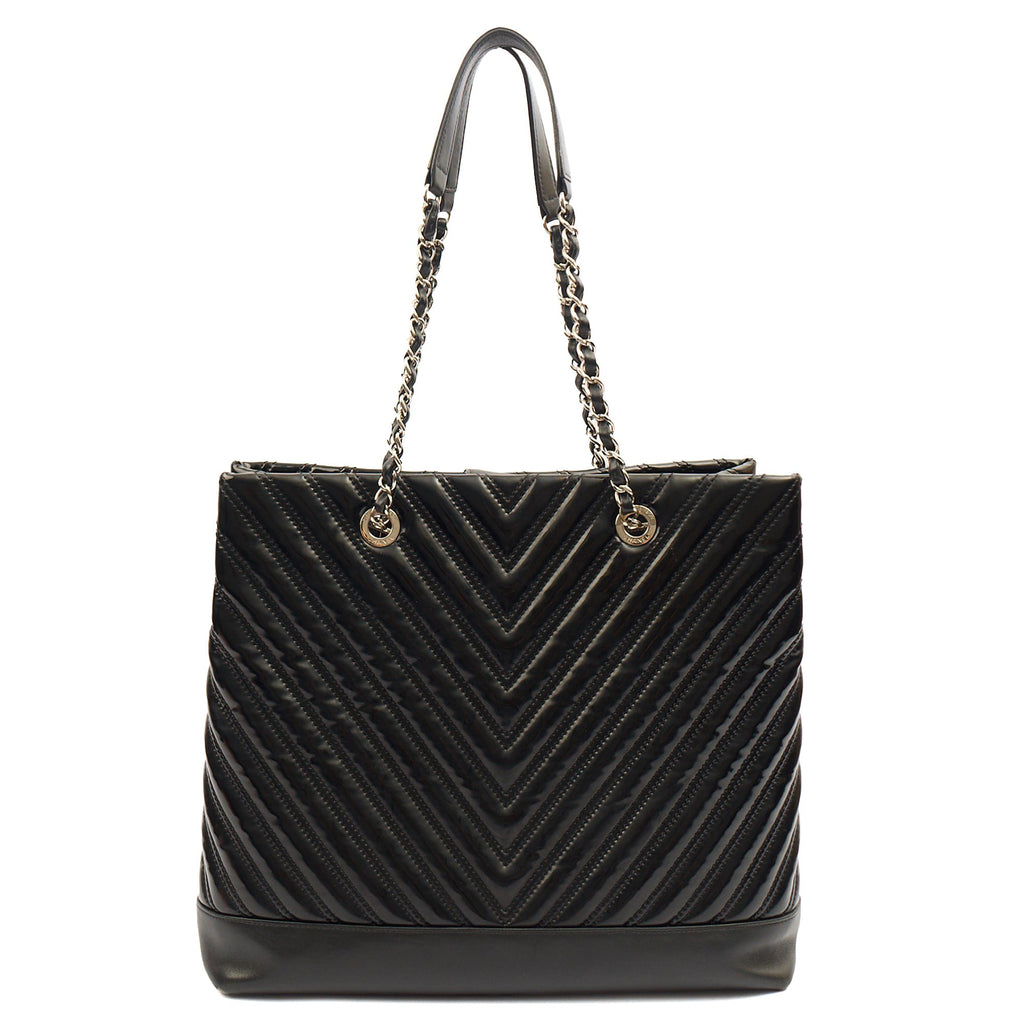 Chanel Tote in Black, Patent Leather