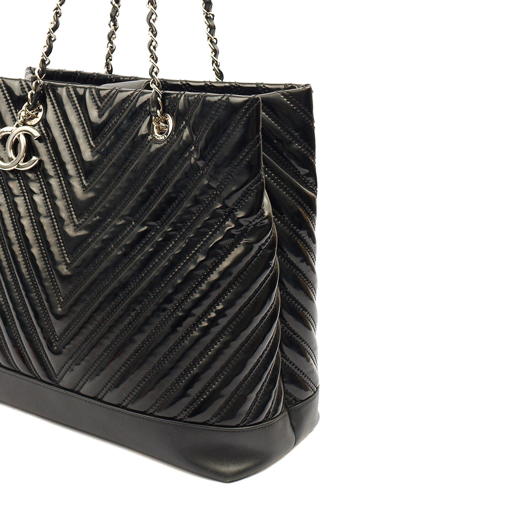 Chanel Tote in Black, Patent Leather