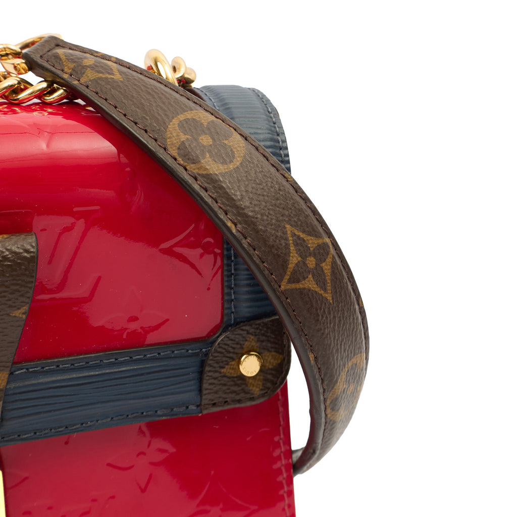 Louis Vuitton Shoulder Bag Wynwood in Red, Patent Leather