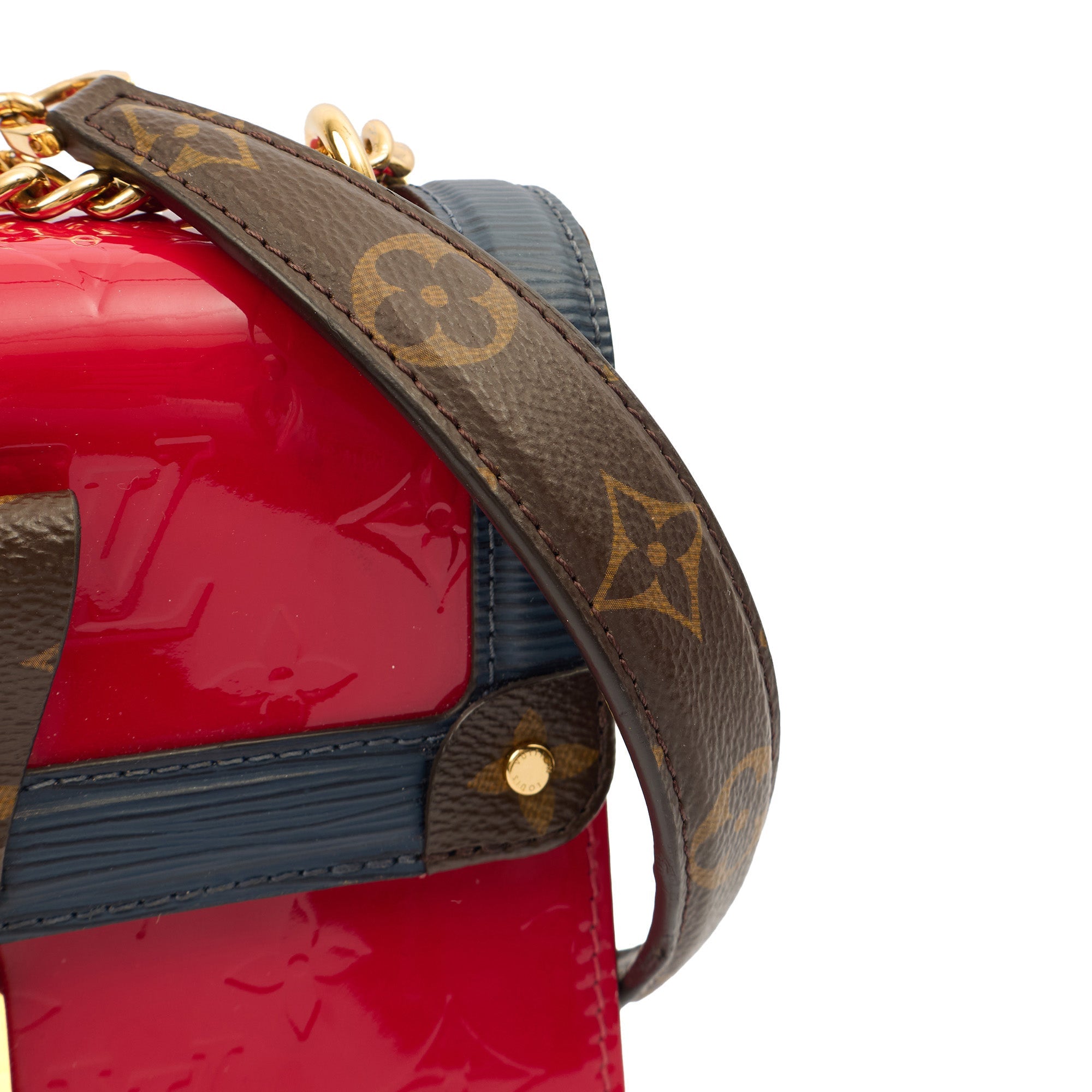 Louis Vuitton Shoulder Bag Wynwood in Red, Patent Leather
