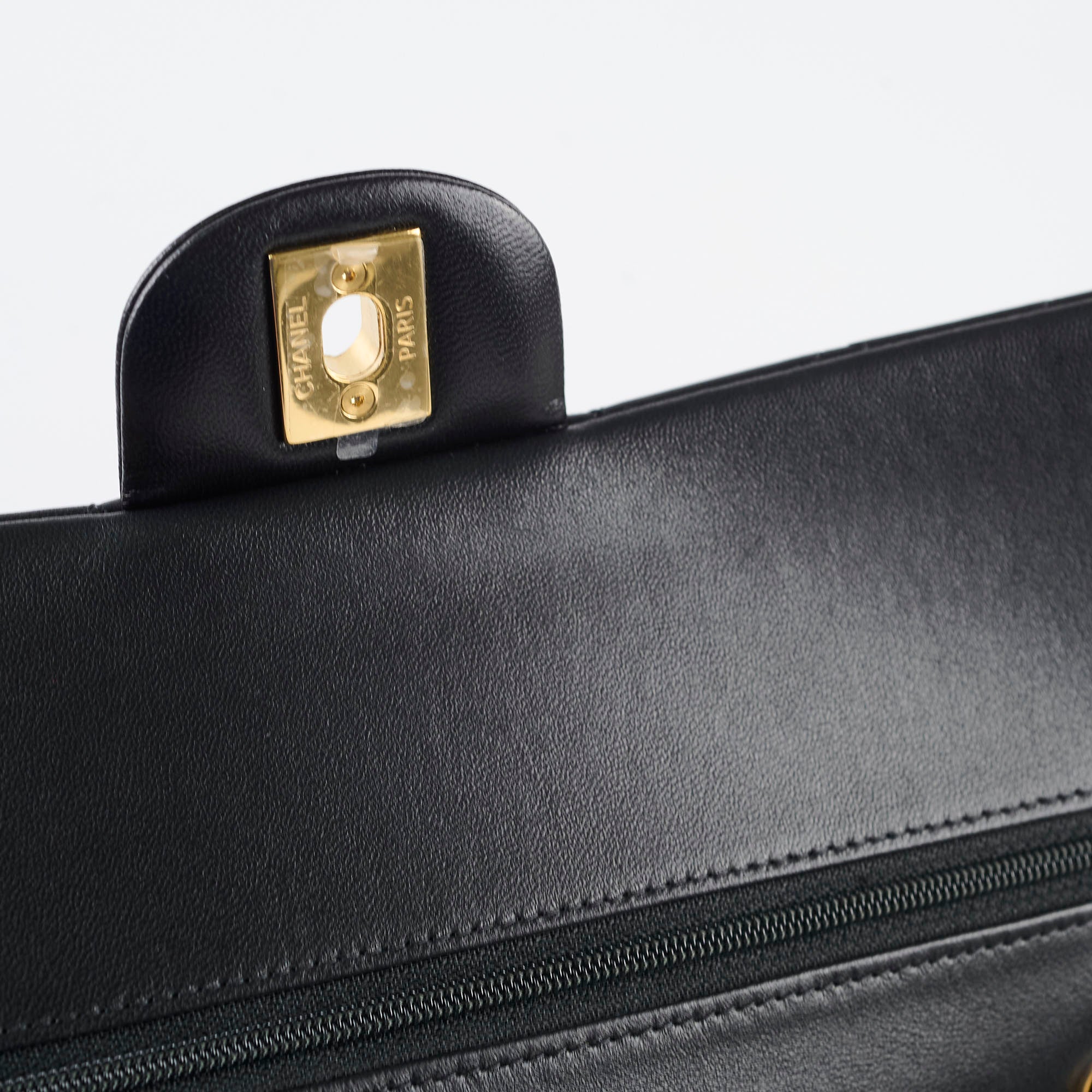 Chanel M/L Classic Flap Lambskin Black - 2026