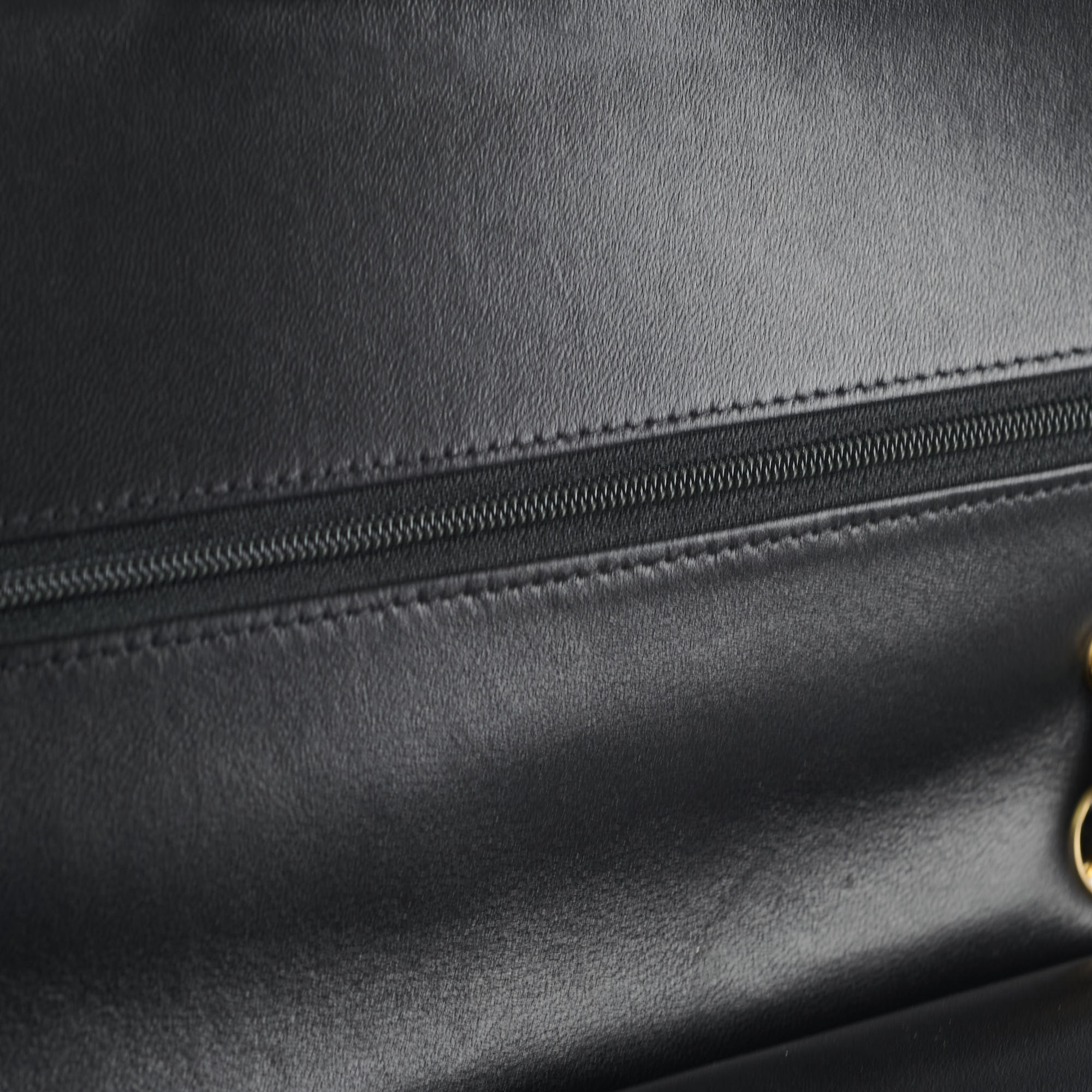 Chanel M/L Classic Flap Lambskin Black - 2026