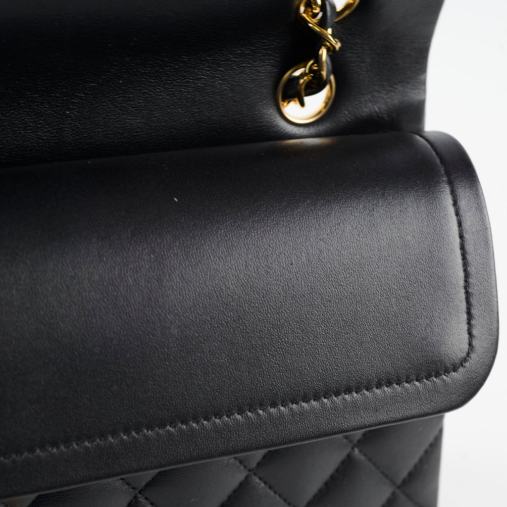Chanel M/L Classic Flap Lambskin Black - 2026