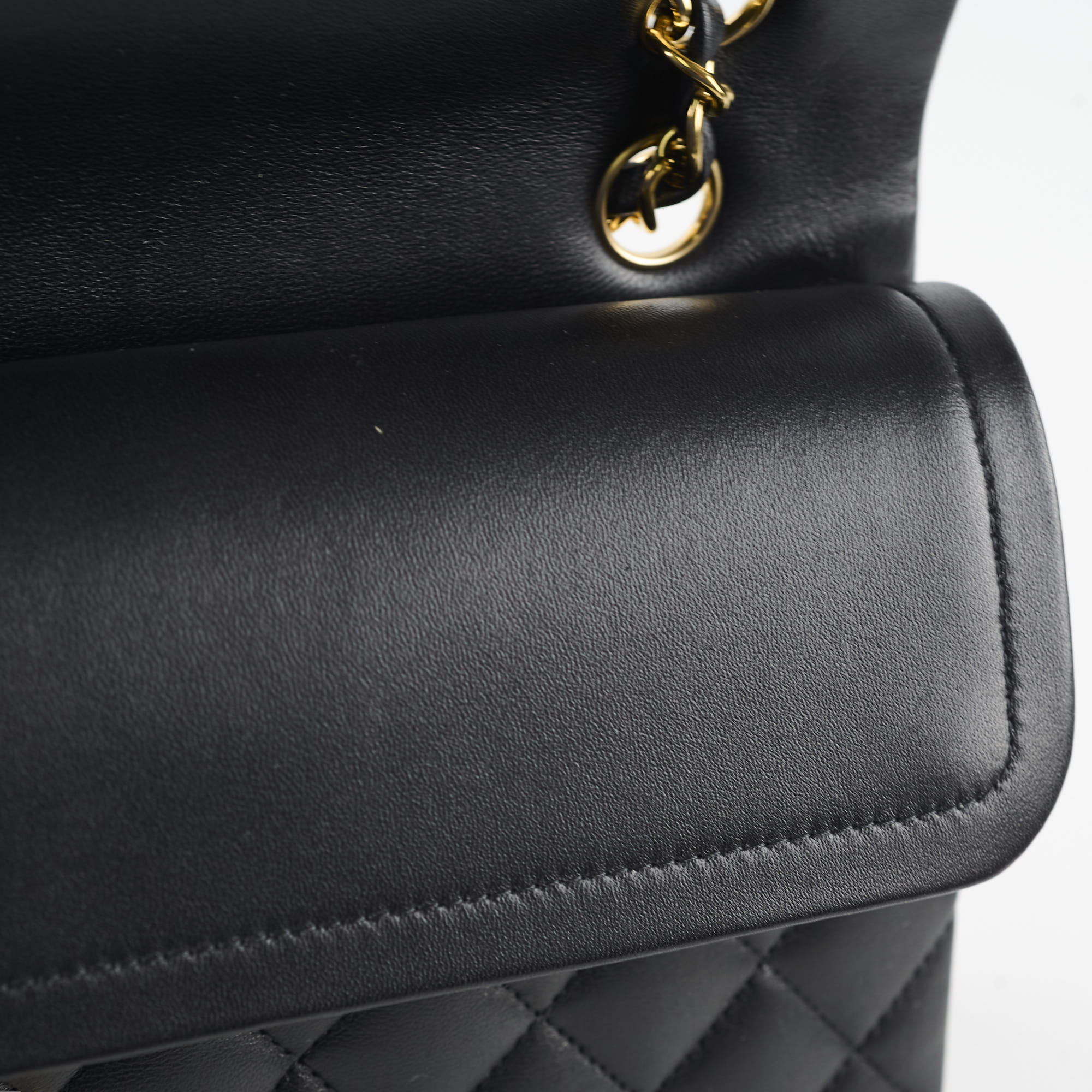 Chanel M/L Classic Flap Lambskin Black - 2026