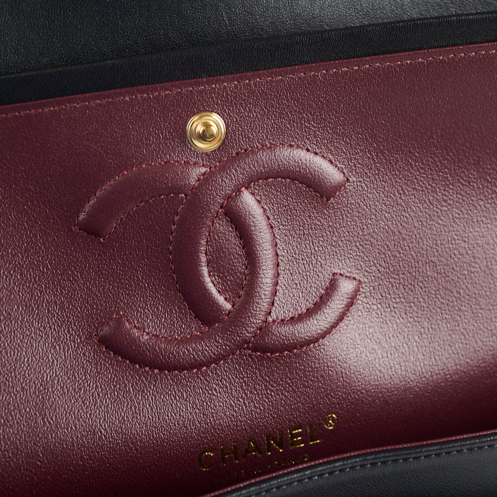 Chanel M/L Classic Flap Lambskin Black - 2026