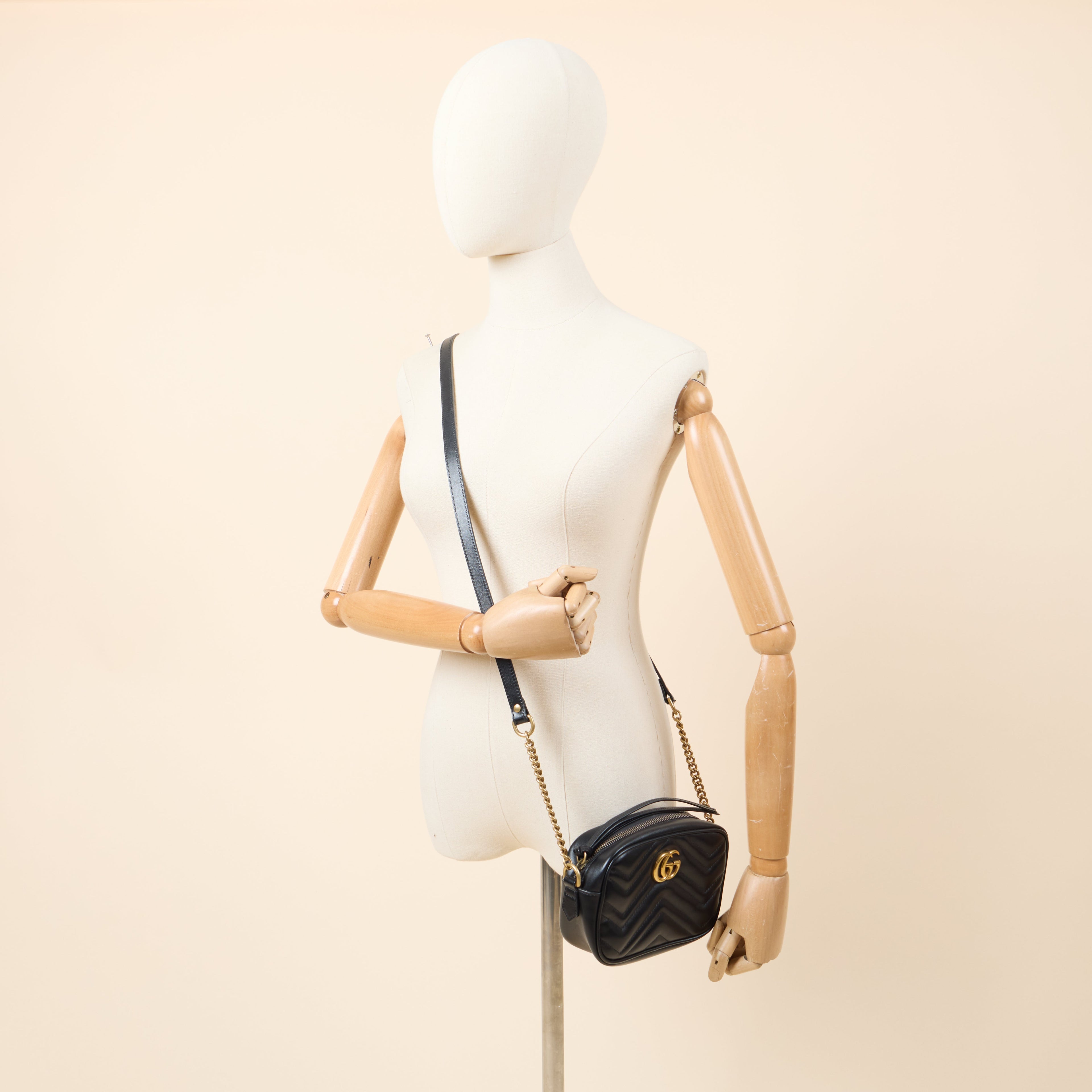 Gucci Cross Body Marmont Shoulder Bag - Mini in Black, Leather