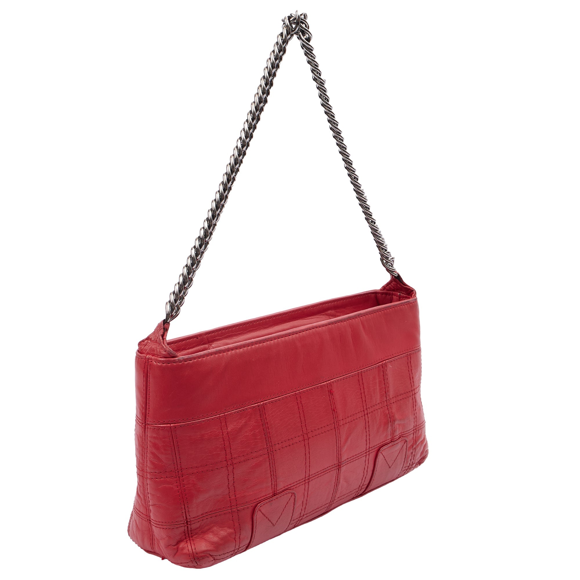 Chanel Shoulder Bag in Red, Calfskin Leather