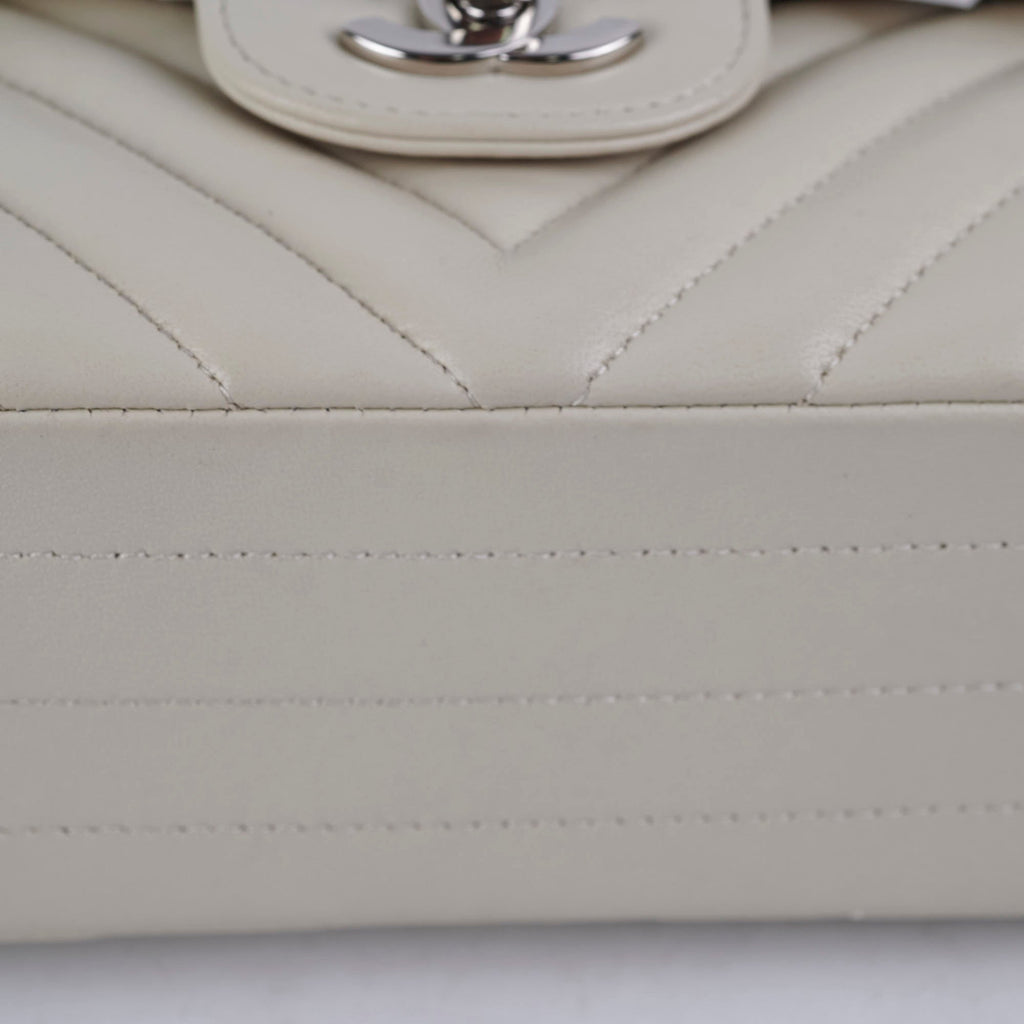 Chanel Classic Flap Small Lambskin Chevron Cream - Series 31