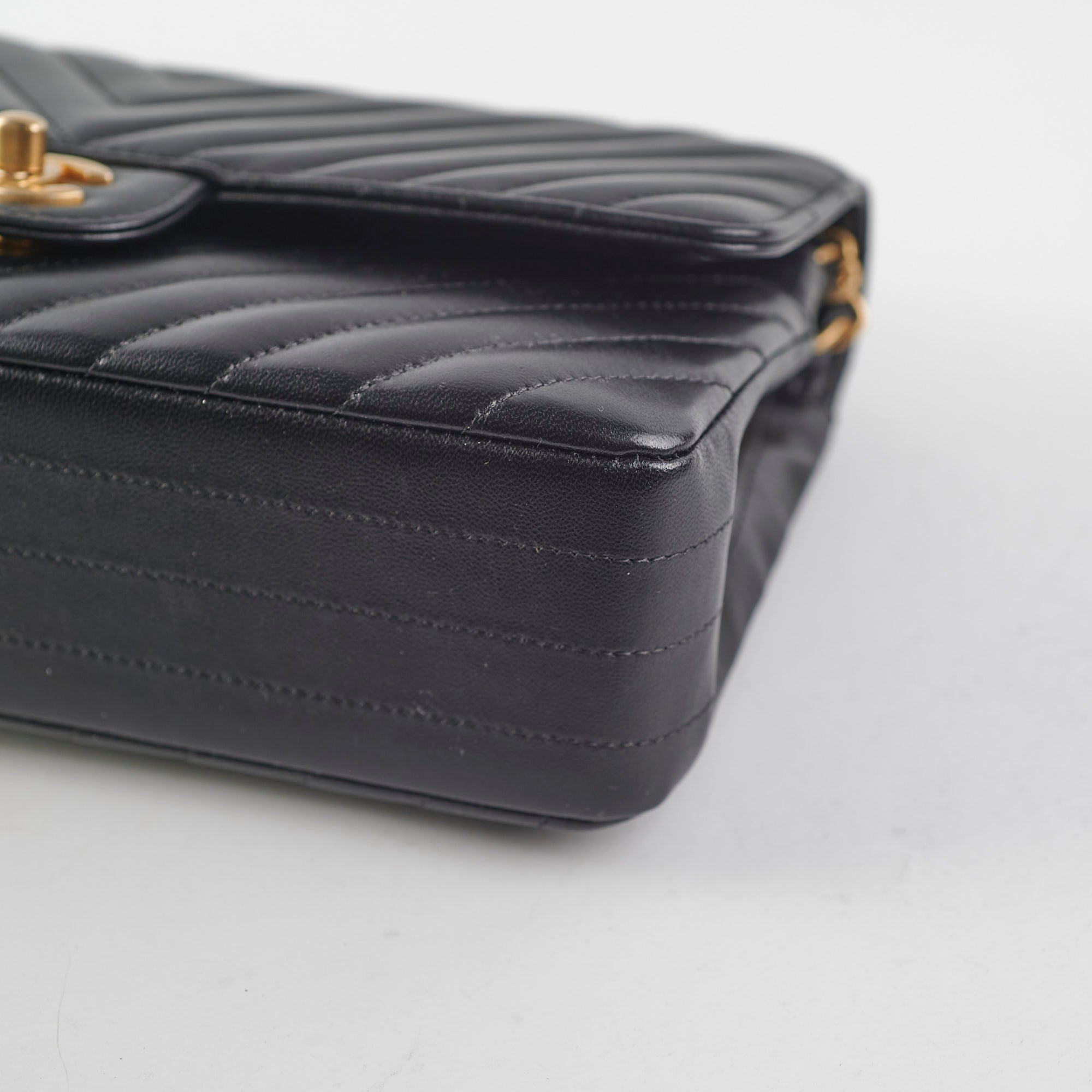 Chanel Medium/Large Classic Flap Chevron
