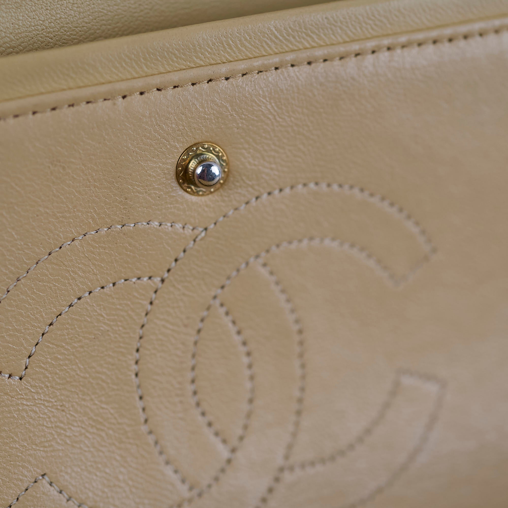 Chanel Vintage 24k M/L Classic Flap Beige